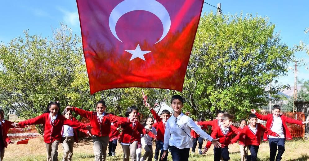 Afyonkarahisar'da Yeni Eğitim Dönemine "Bayrak Sevgisi" Temasıyla Başlanacak