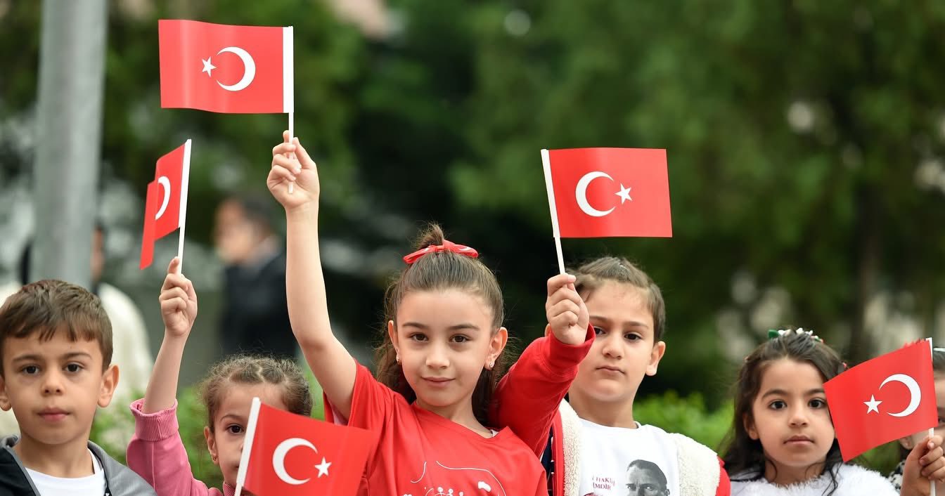 Afyonkarahisar'da Yeni Eğitim Dönemine "Bayrak Sevgisi" Temasıyla Başlanacak