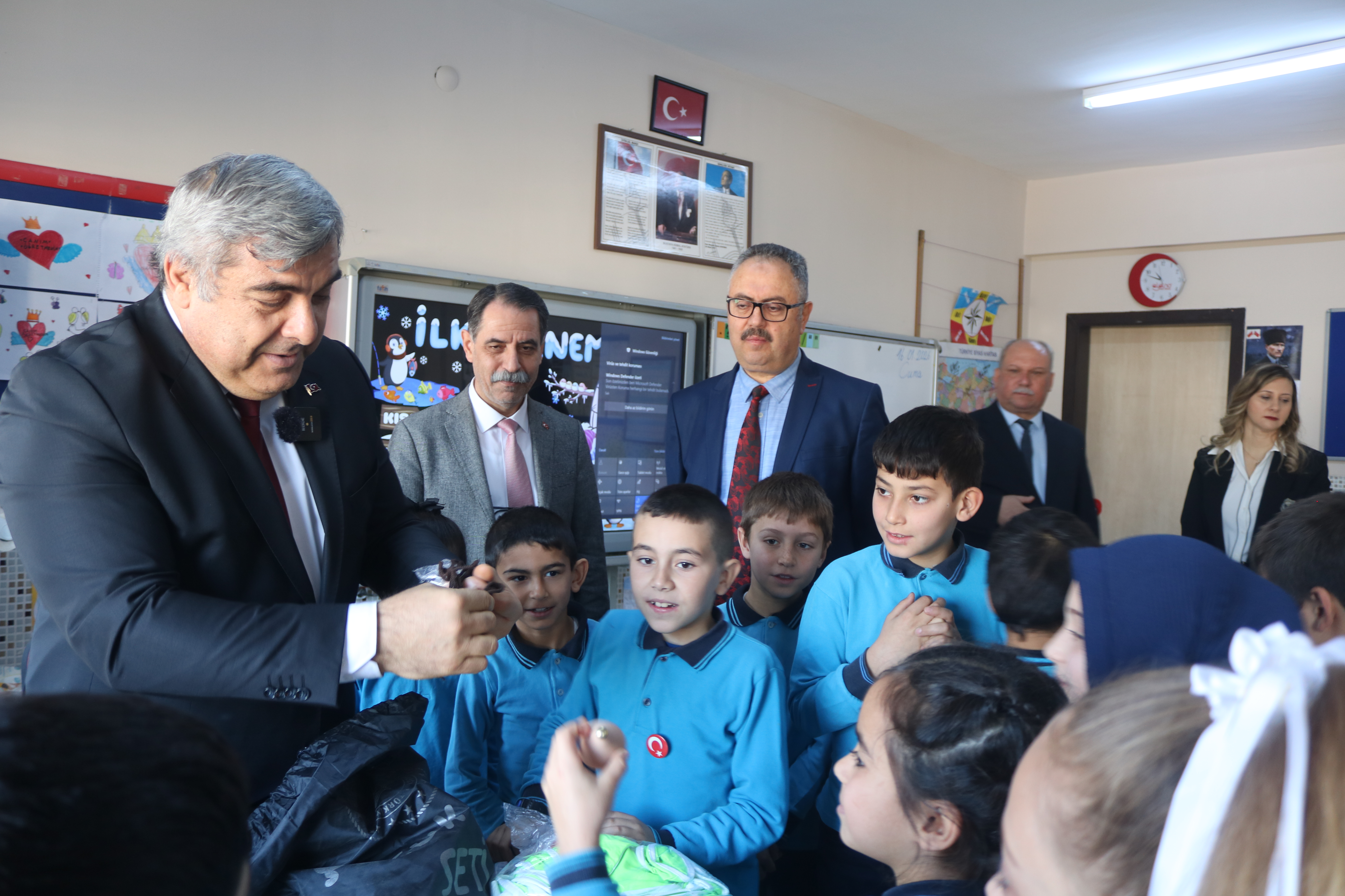 Afyon’da Karne Sevinci: 143 Bin Öğrenci Yarıyıl Tatilinde