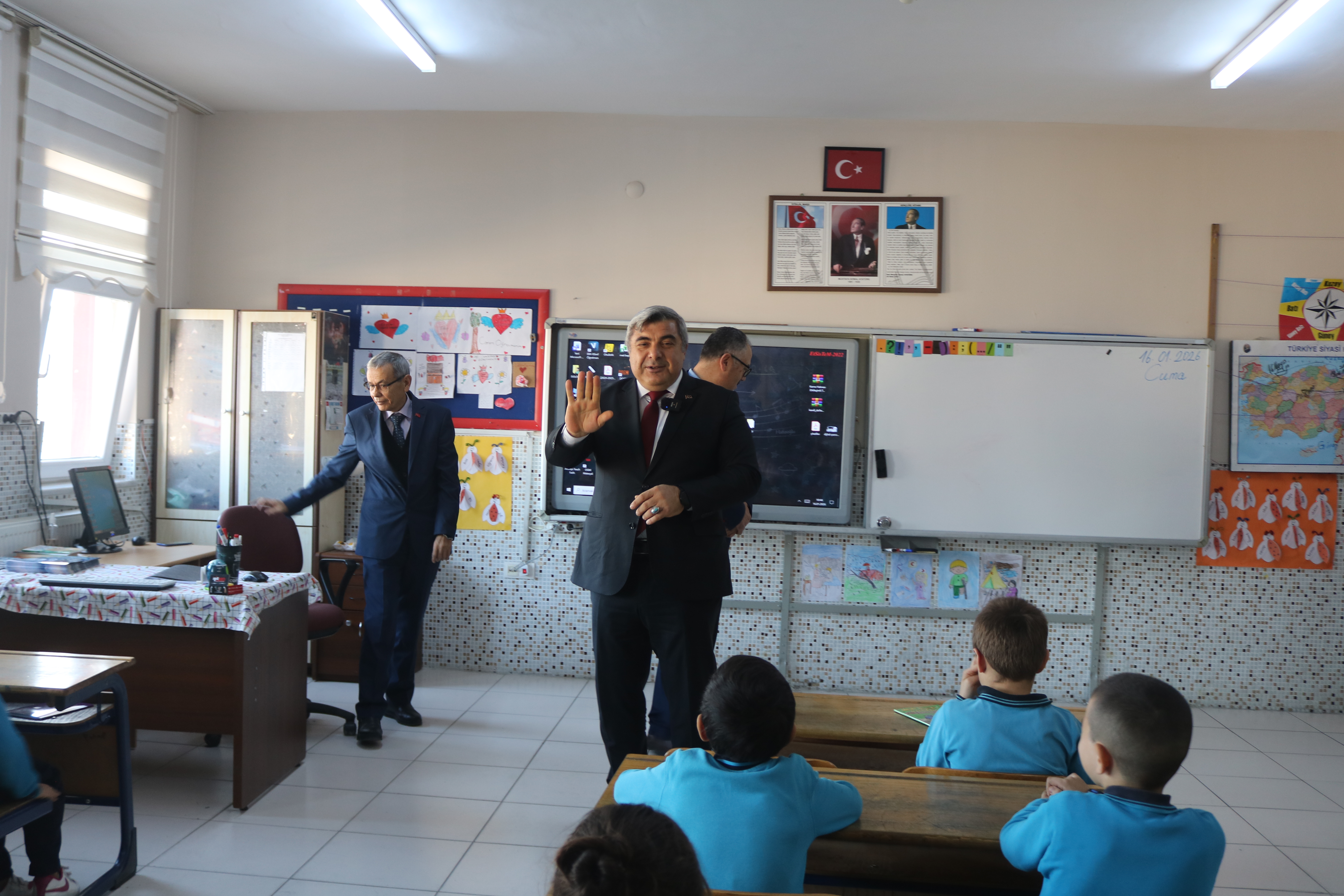 Afyon’da Karne Sevinci: 143 Bin Öğrenci Yarıyıl Tatilinde