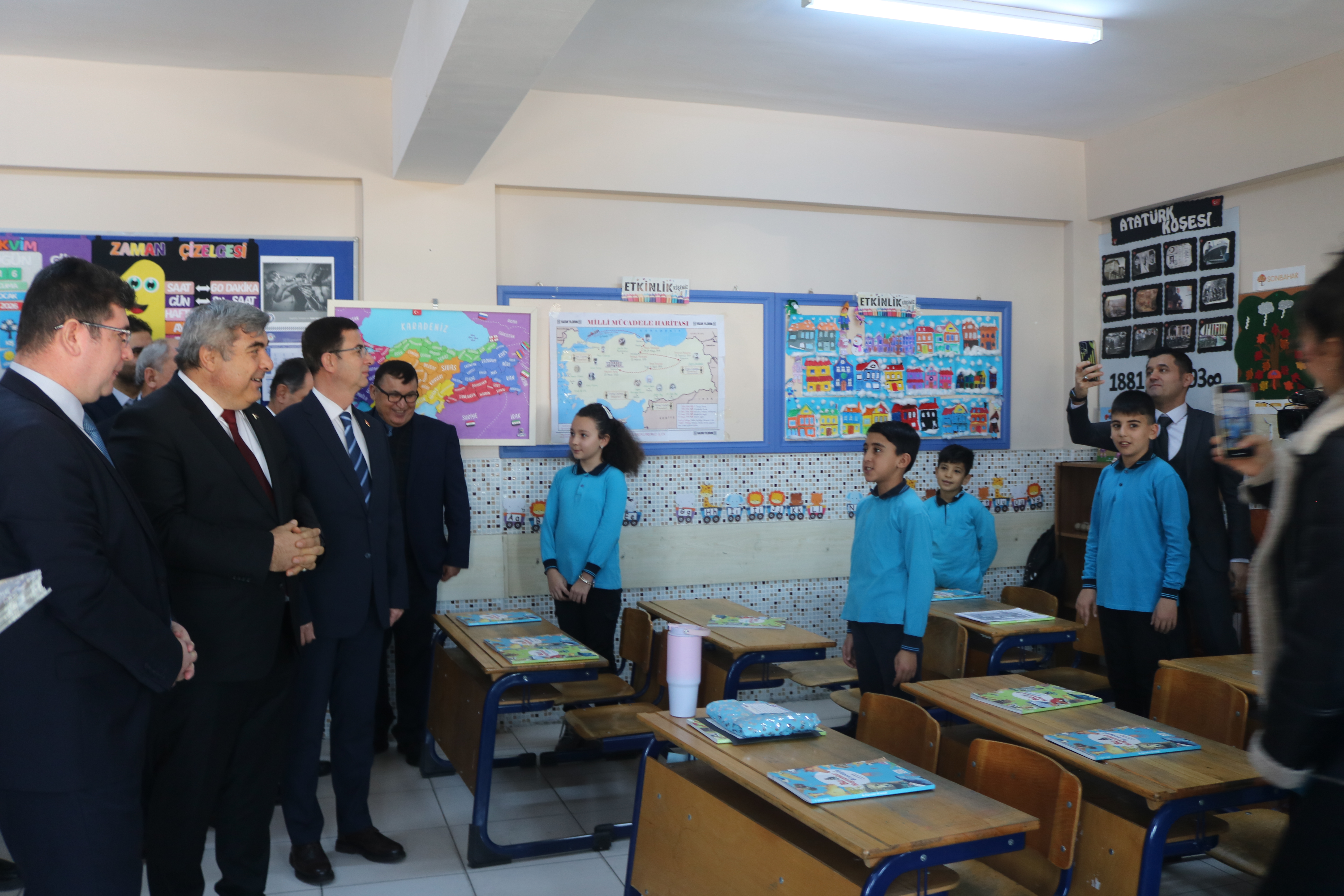 Afyon’da Karne Sevinci: 143 Bin Öğrenci Yarıyıl Tatilinde