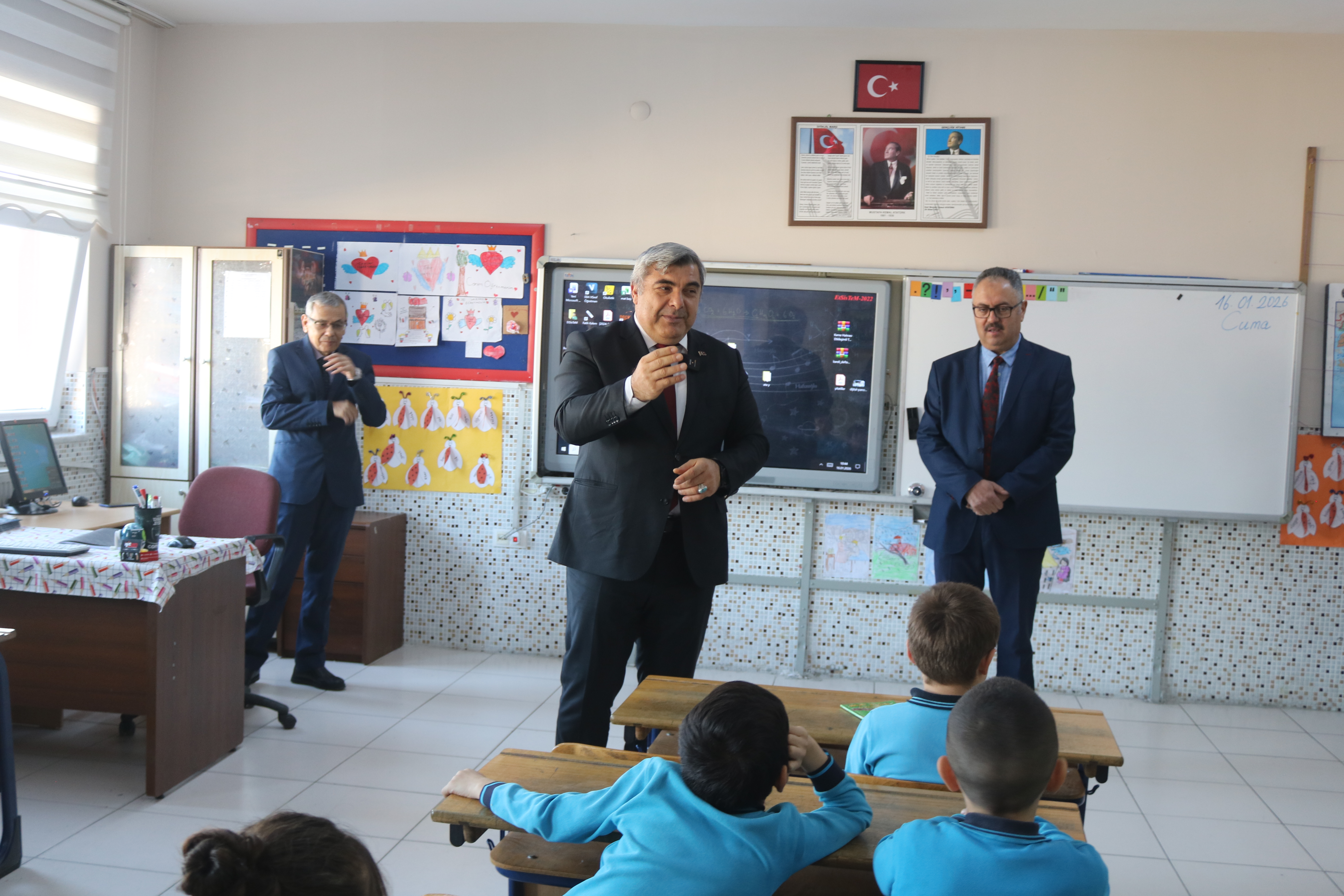 Afyon’da Karne Sevinci: 143 Bin Öğrenci Yarıyıl Tatilinde