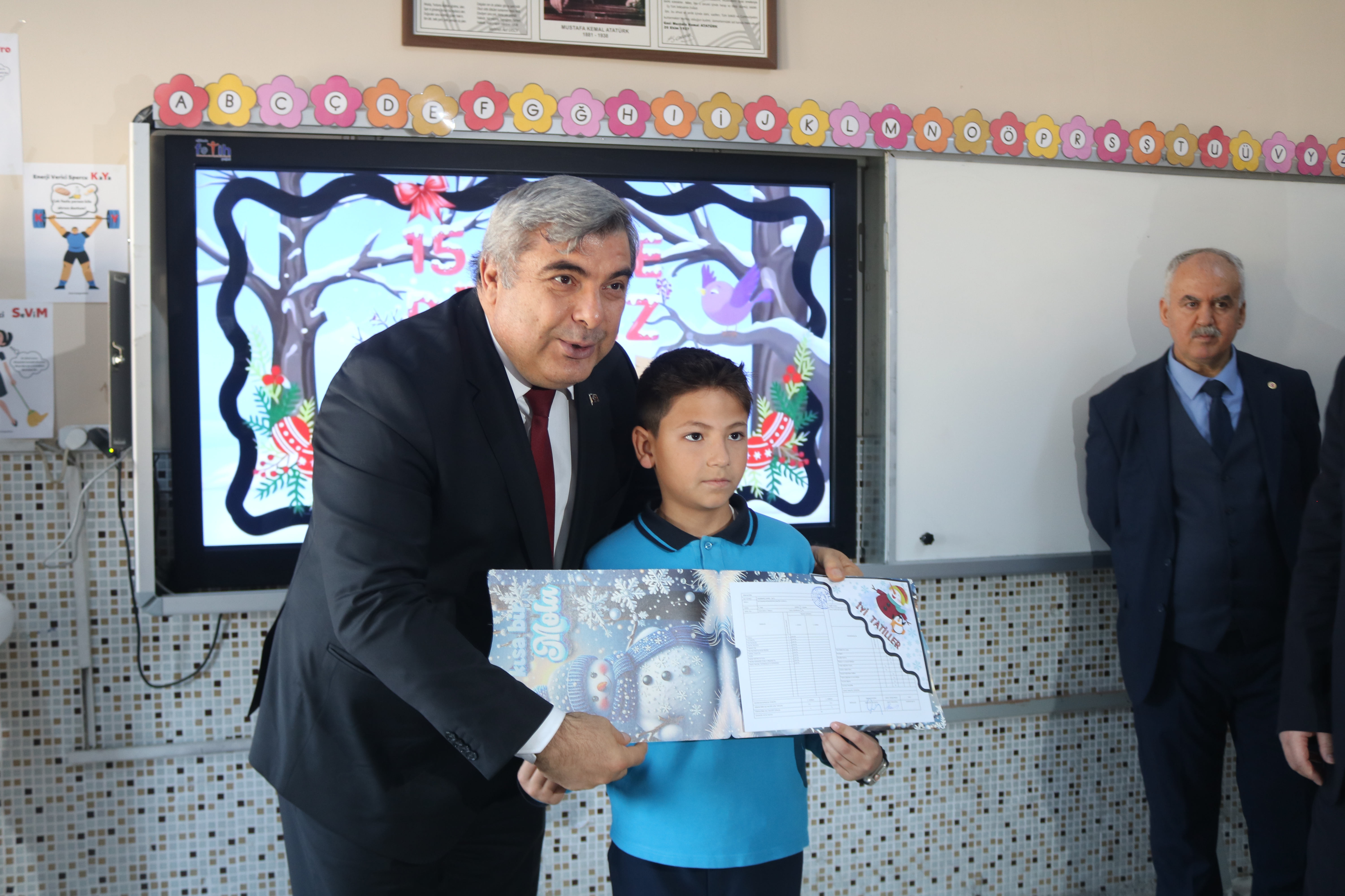 Afyon’da Karne Sevinci: 143 Bin Öğrenci Yarıyıl Tatilinde