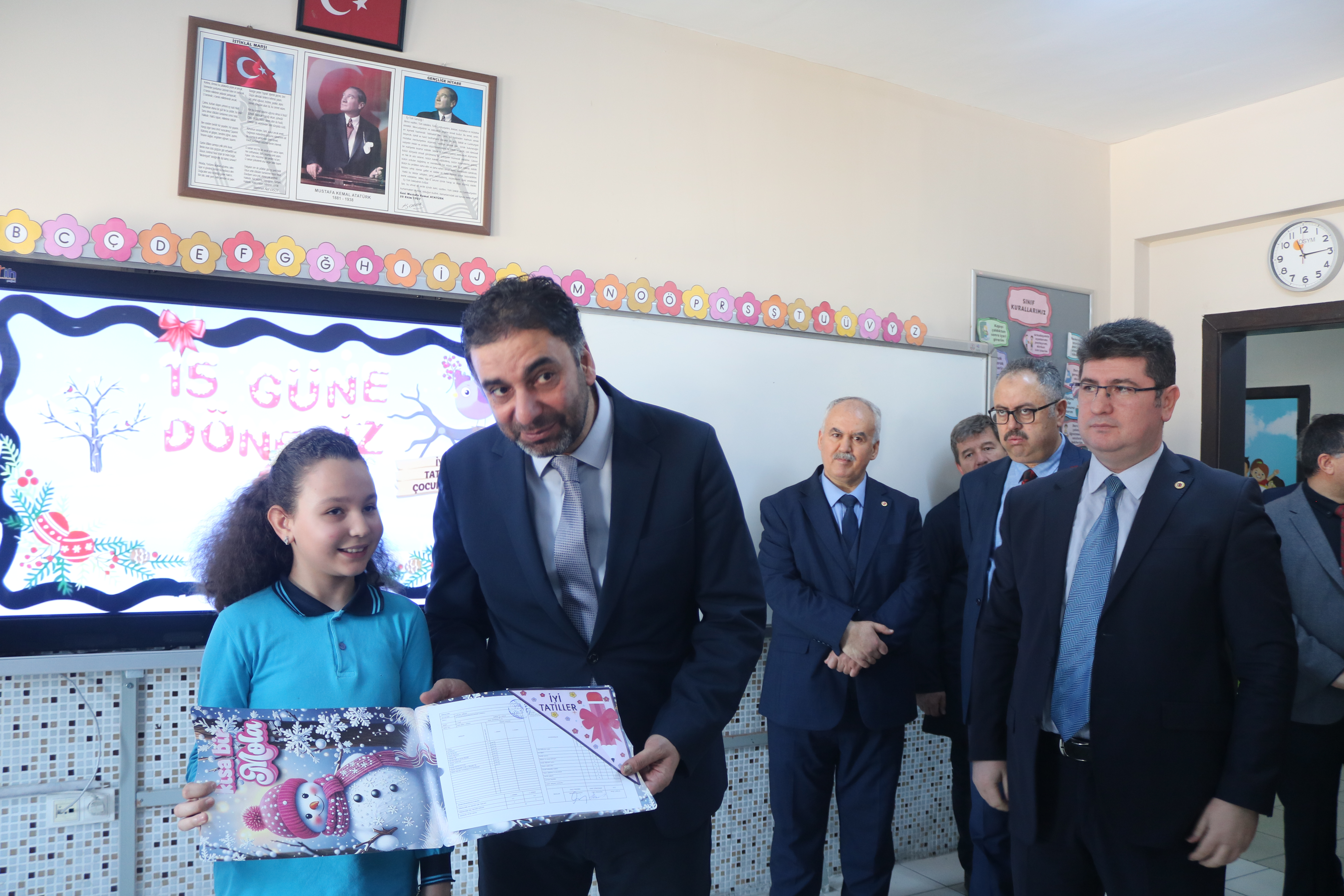 Afyon’da Karne Sevinci: 143 Bin Öğrenci Yarıyıl Tatilinde