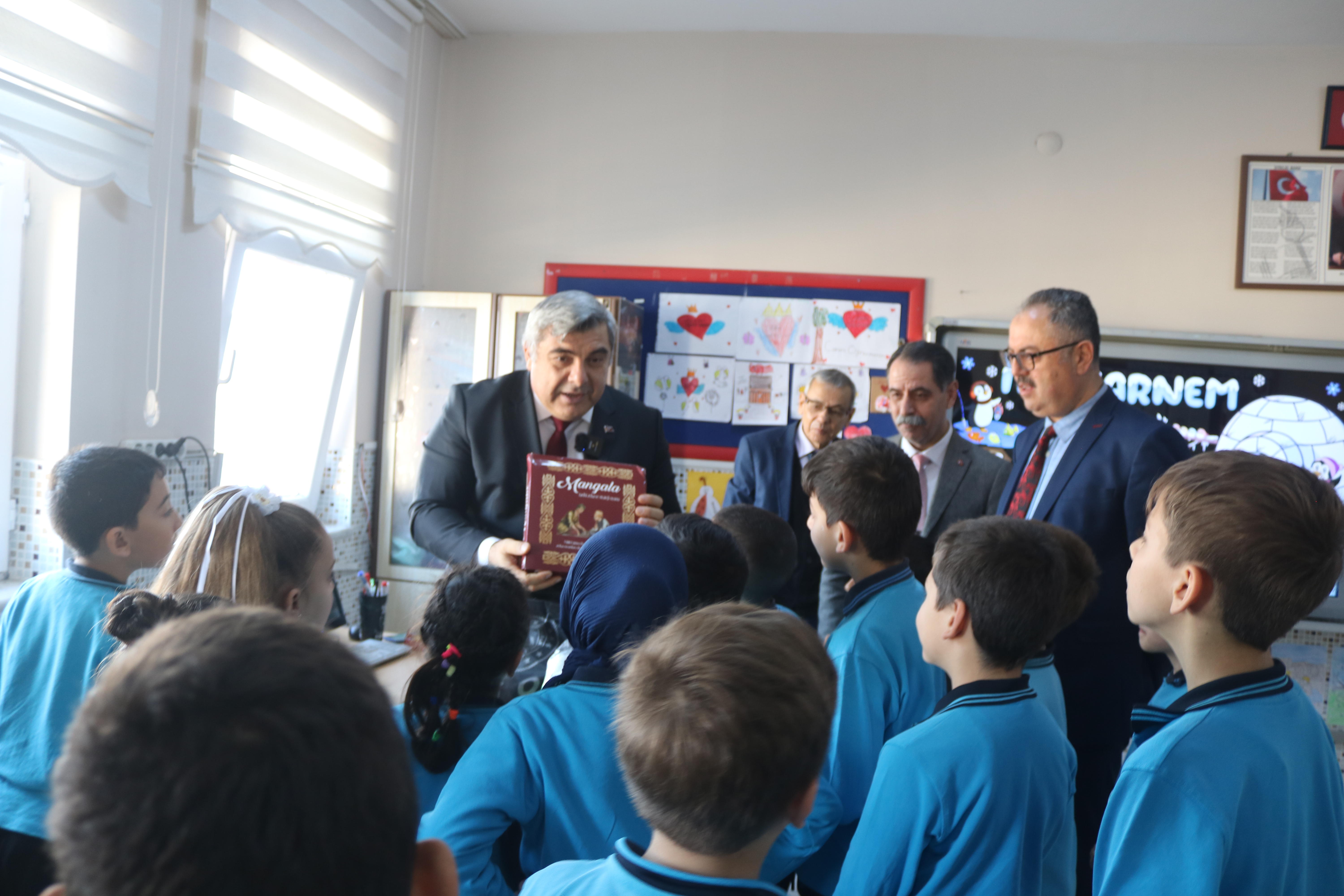 Afyon’da Karne Sevinci: 143 Bin Öğrenci Yarıyıl Tatilinde