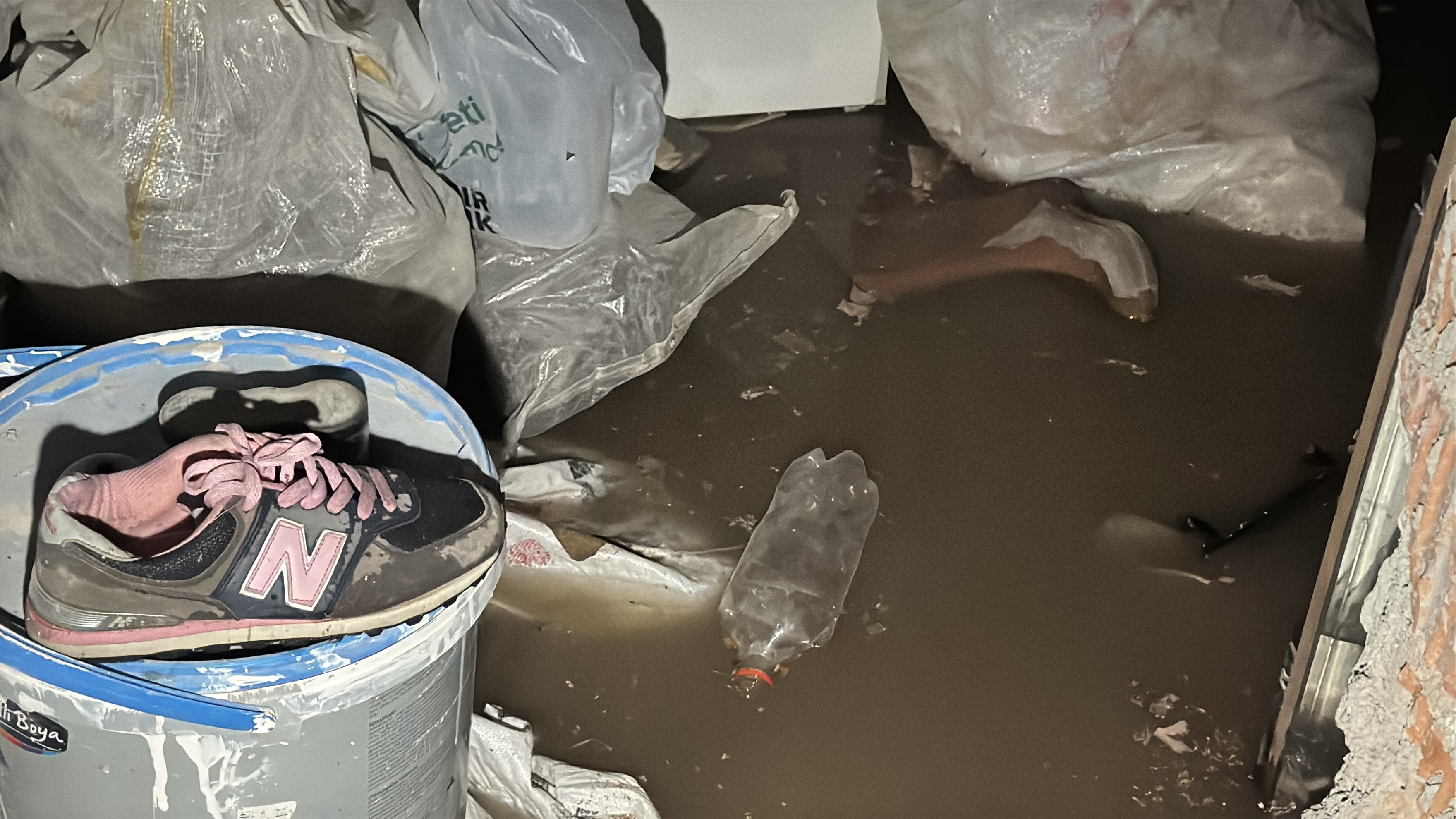 Afyon’da Şiddetli Rüzgâr ve Sağanak Hayatı Olumsuz Etkiledi