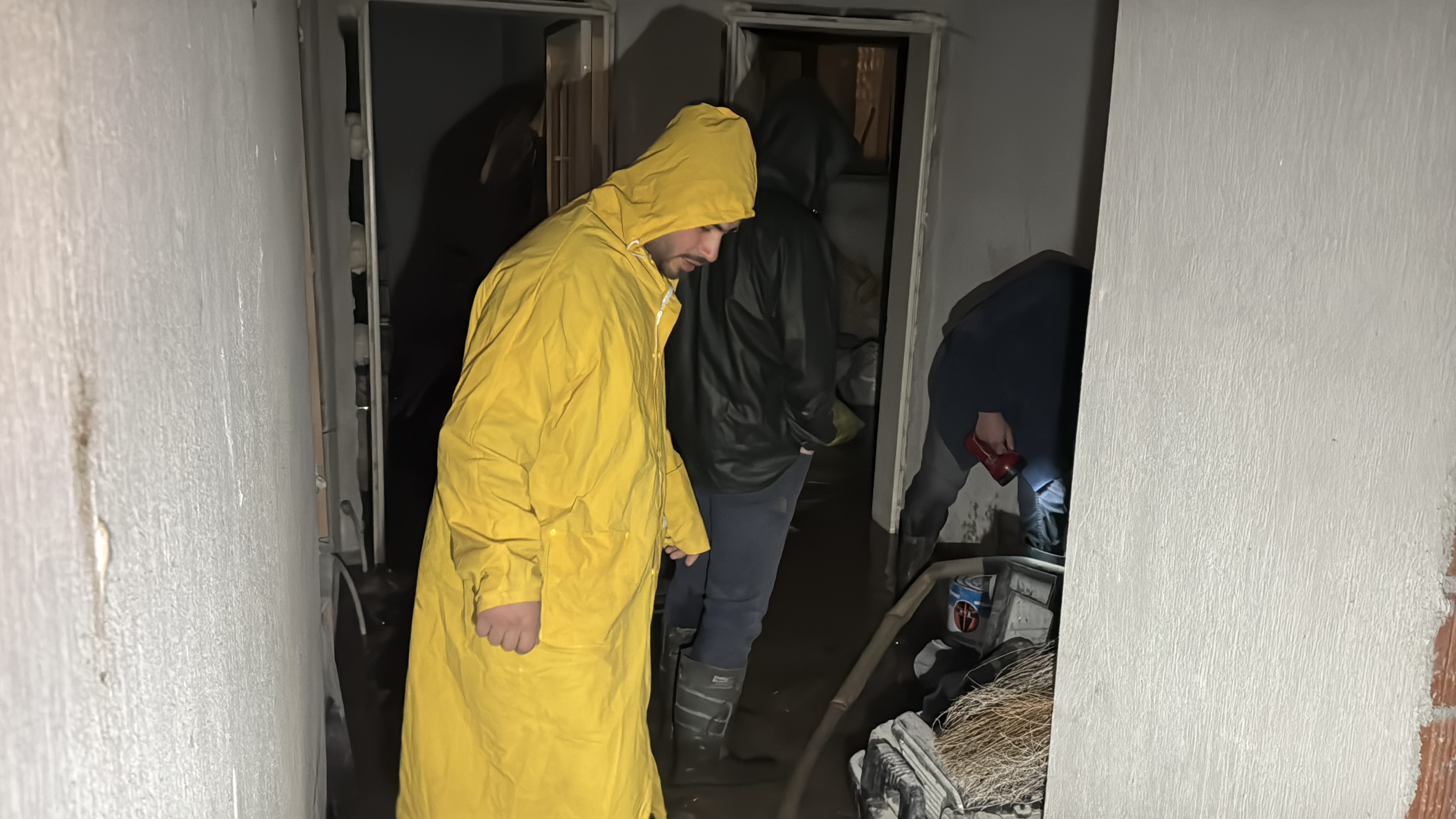 Afyon’da Şiddetli Rüzgâr ve Sağanak Hayatı Olumsuz Etkiledi