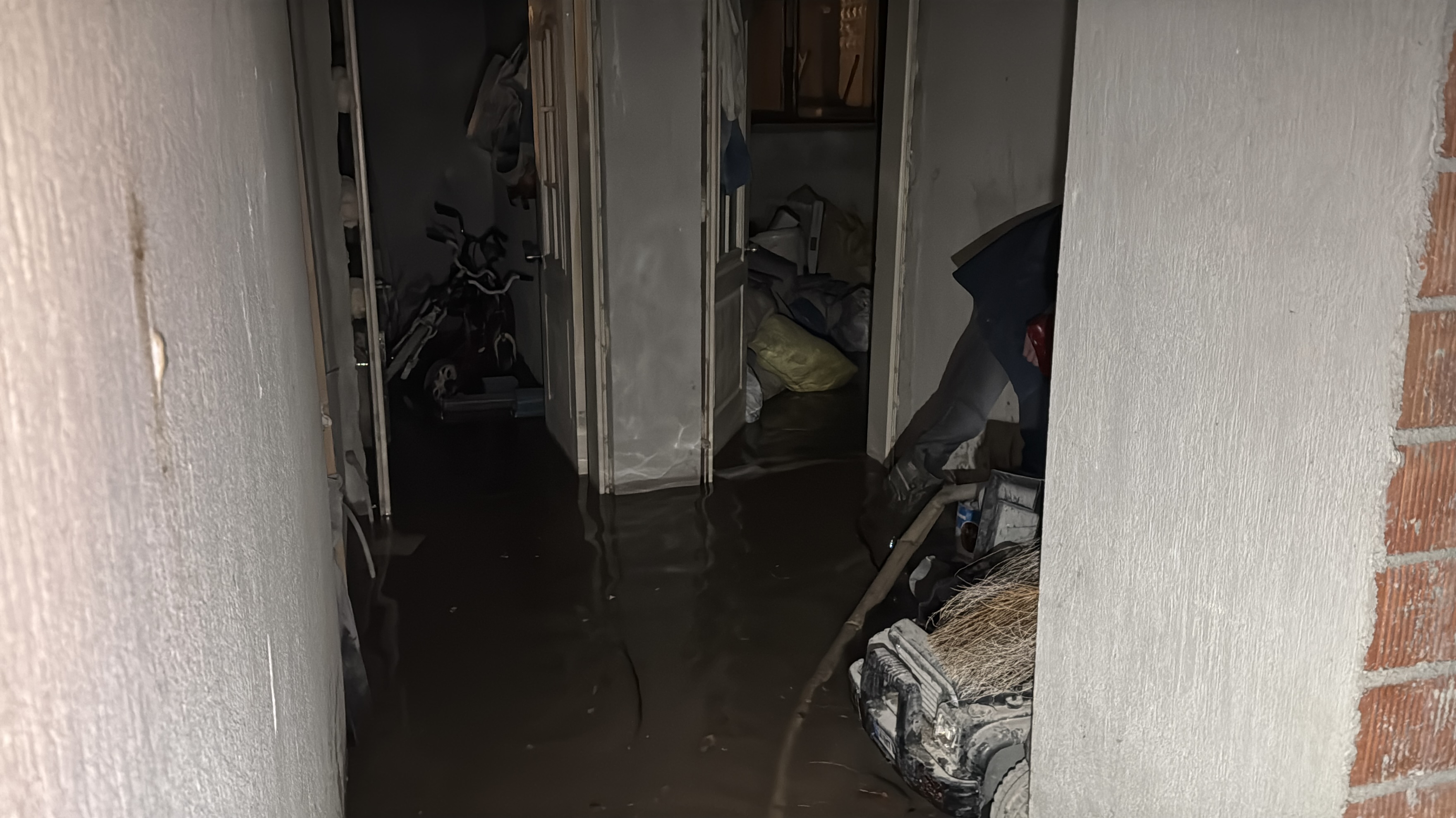 Afyon’da Şiddetli Rüzgâr ve Sağanak Hayatı Olumsuz Etkiledi