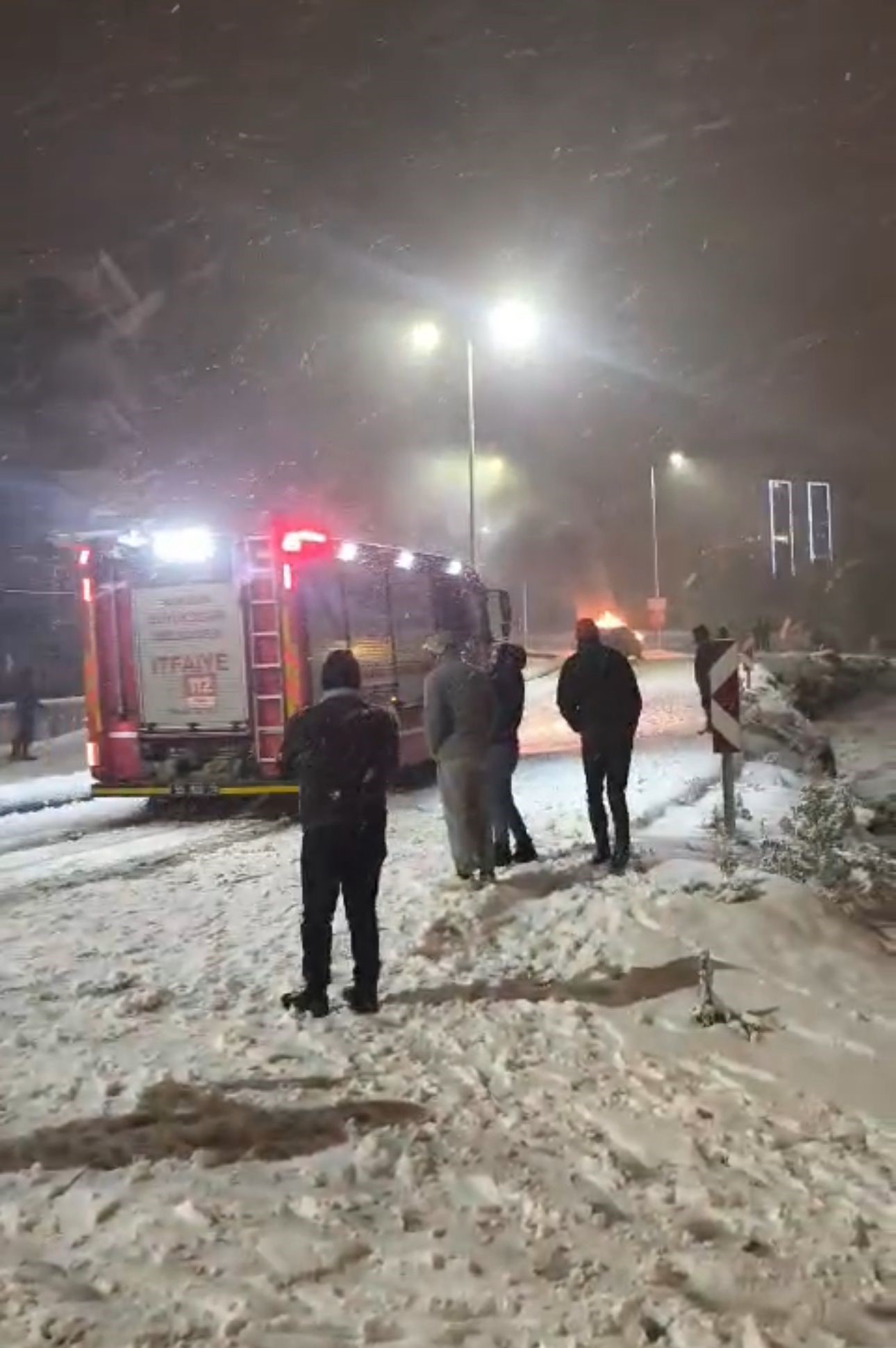 Karlı Yokuşta Cip Alev Aldı