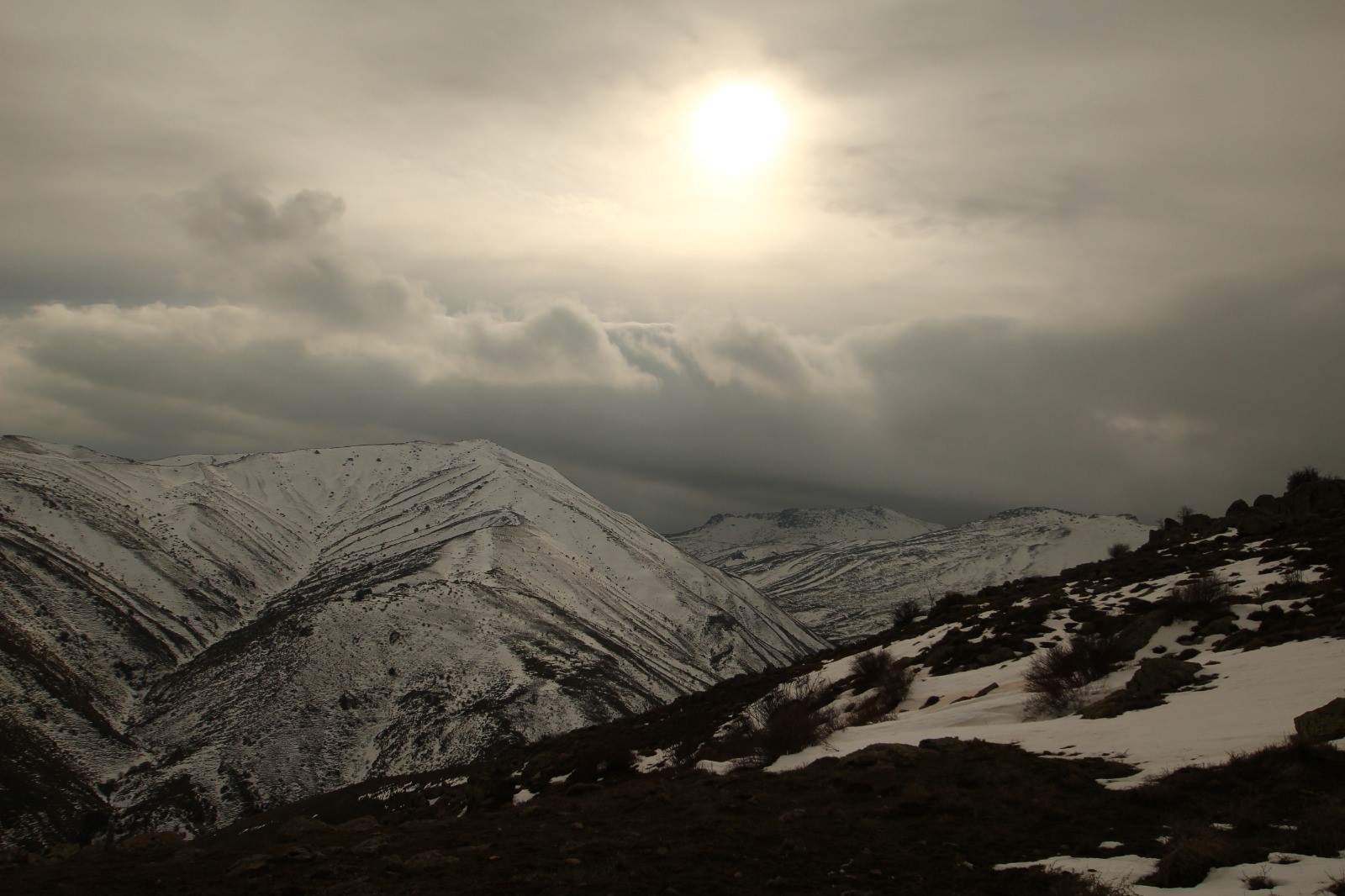 Afyonkarahisar'da Sıfırın Altında Yaşam: Göller ve Şelaleler Buz Tuttu