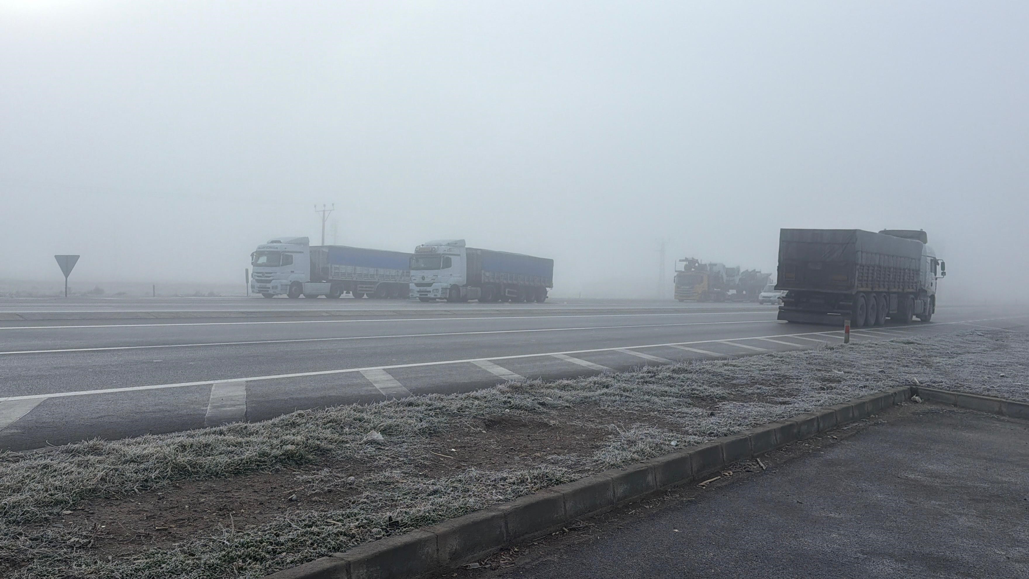 Afyonkarahisar'da Yoğun Sis Etkili Oldu