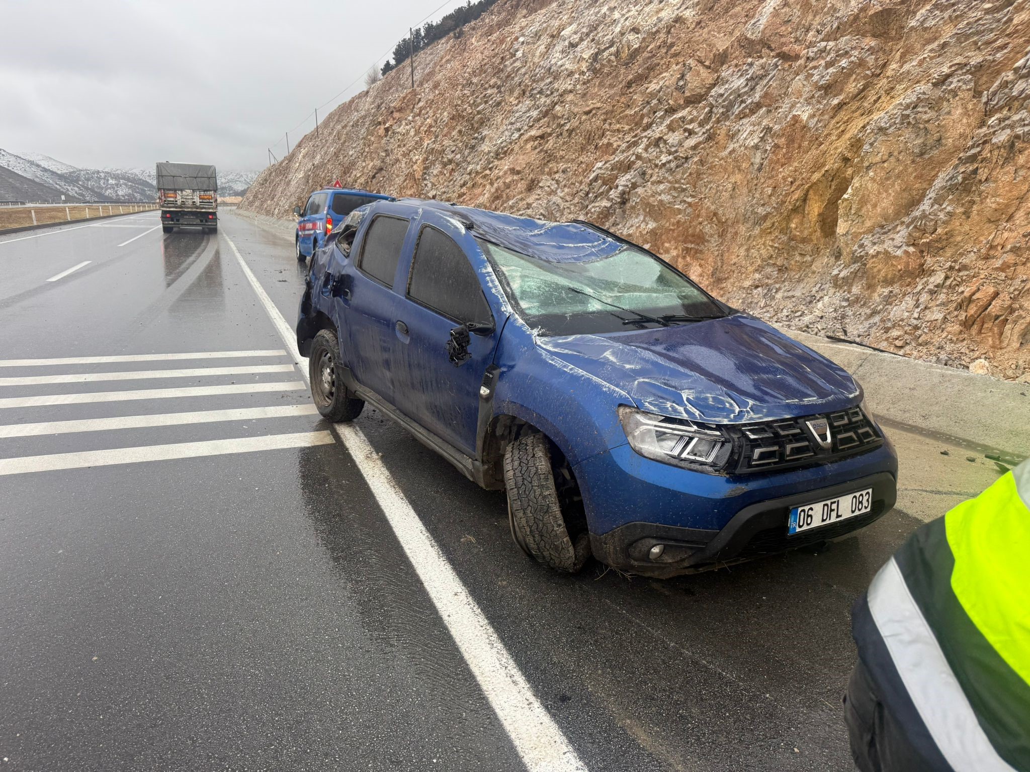 Emirdağ Yolunda Korkunç Kaza: Araç Hurdaya Döndü