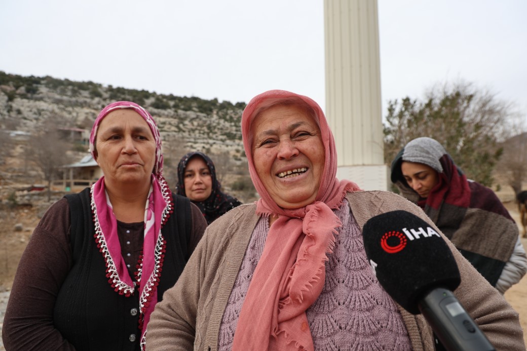 "Minare Var, İmam Var, Cemaat Var; Bi' Cami Eksik!"