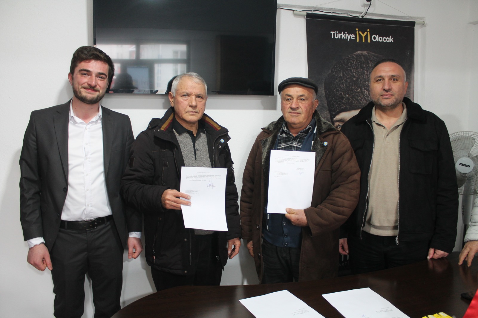 Çay’da İki Meclis Üyesi İYİ Parti Saflarında