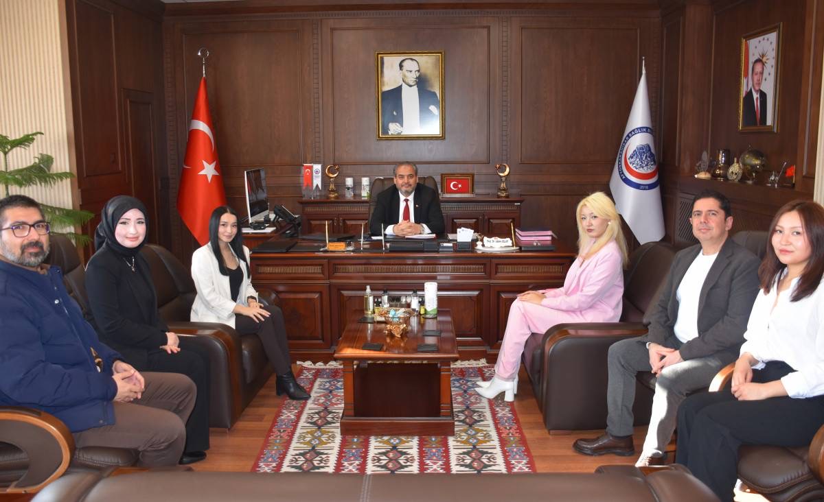 Rektör Aslan Kazakistanlı Misafir Öğrencilere Sertifikalarını Verdi