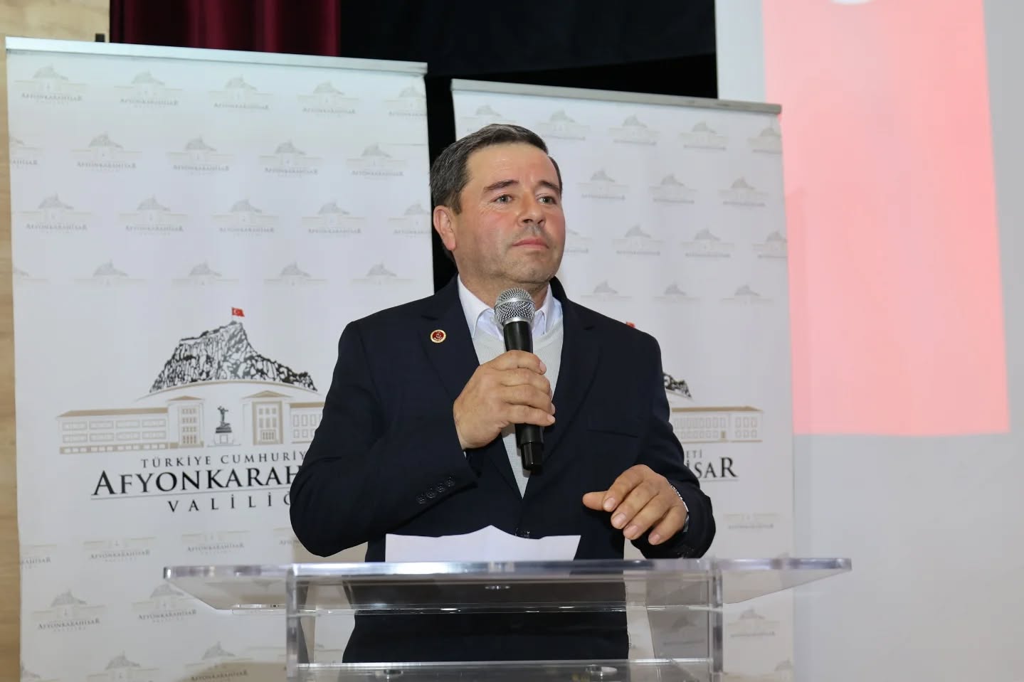 Sandıklı’daki Muhtarlar Akademisi Programında 335 Muhtar Aynı Anda Yeşilay Üyesi Oldu