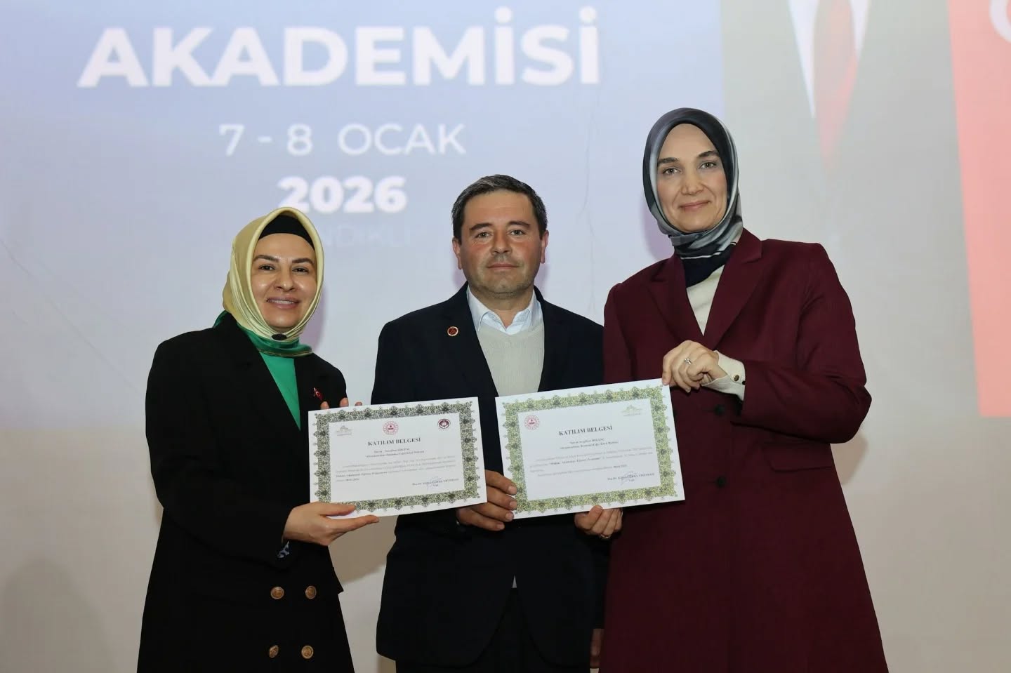 Sandıklı’daki Muhtarlar Akademisi Programında 335 Muhtar Aynı Anda Yeşilay Üyesi Oldu