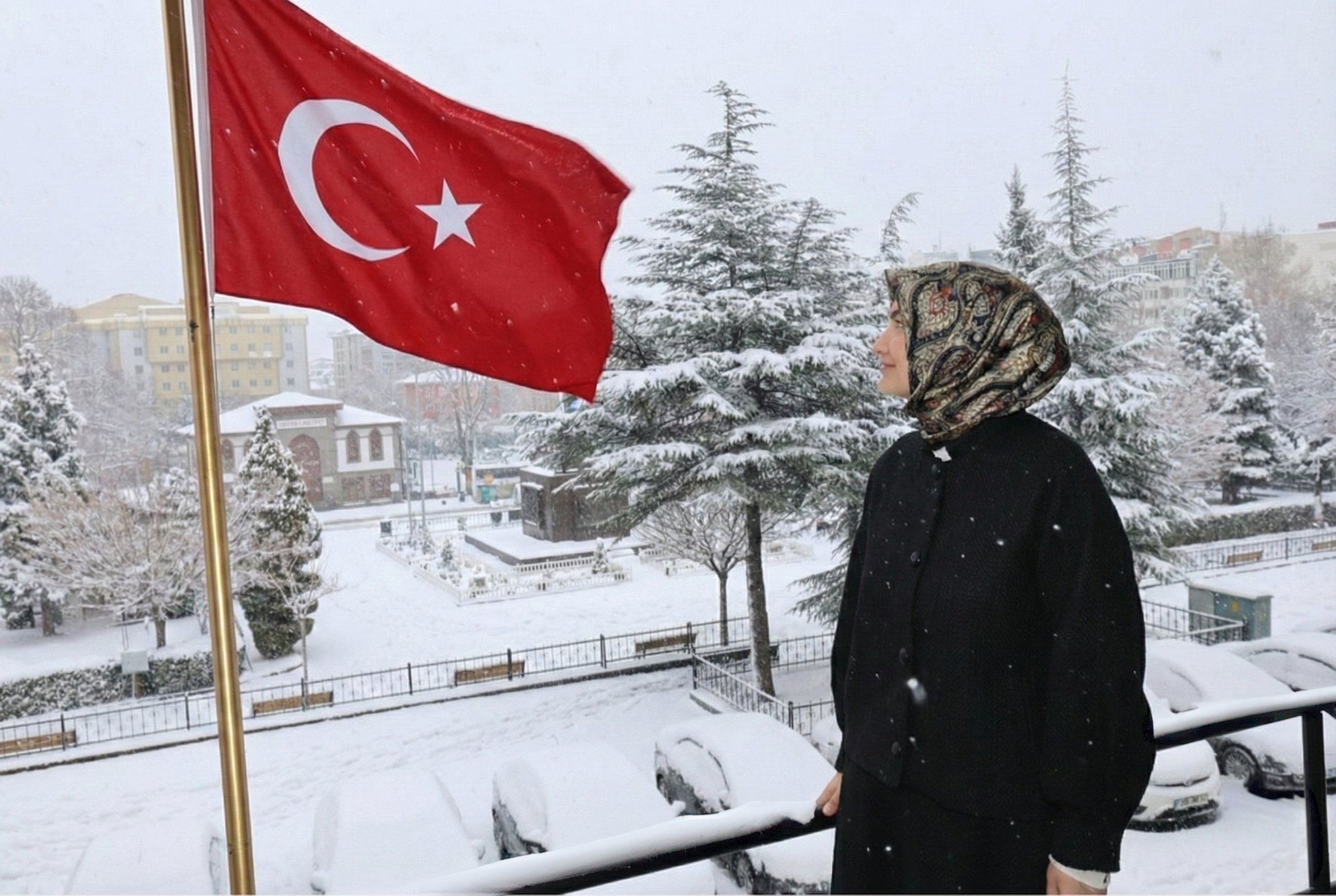 Vali Yeni Yılı Balkondan Kutladı