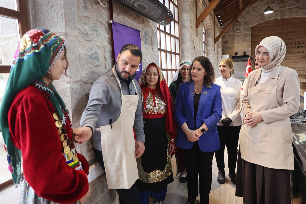 Vali Yiğitbaşı’nın Elleriyle Hazırlandı: "Zürbiye" ve "Haşhaşlı Bulgur Pilavı" Görücüye Çıktı