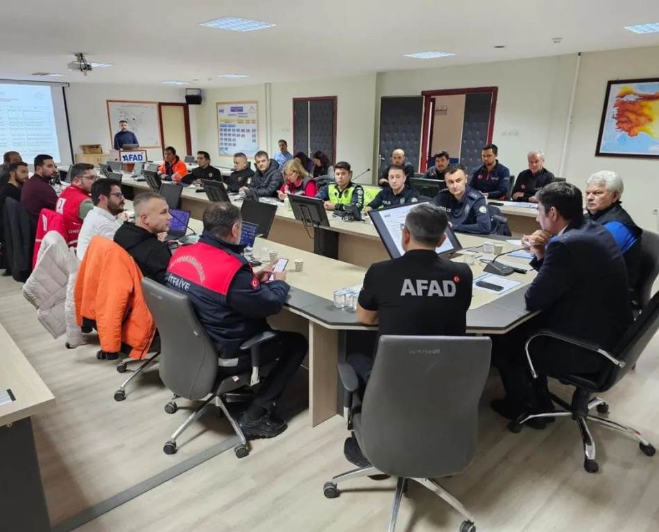 Valilikten Fırtına Alarmı: Afyon’da Kriz Masası Kuruldu