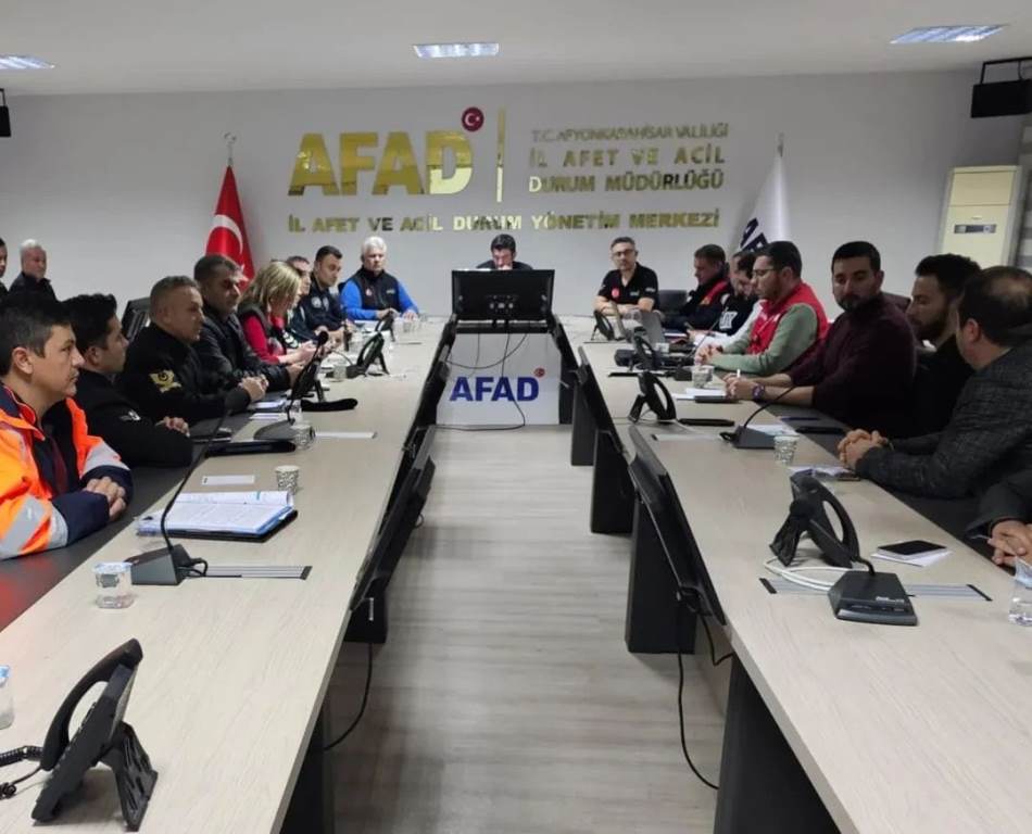 Valilikten Fırtına Alarmı: Afyon’da Kriz Masası Kuruldu