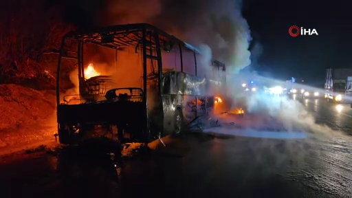 Otoyolda 39 yolcusu bulunan otobüs alev alev yandı