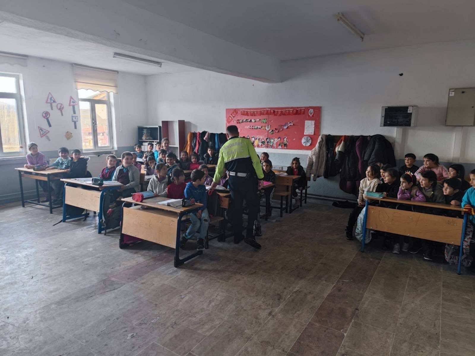 Afyonkarahisar'da Öğrencilere Uygulamalı Trafik Eğitimi