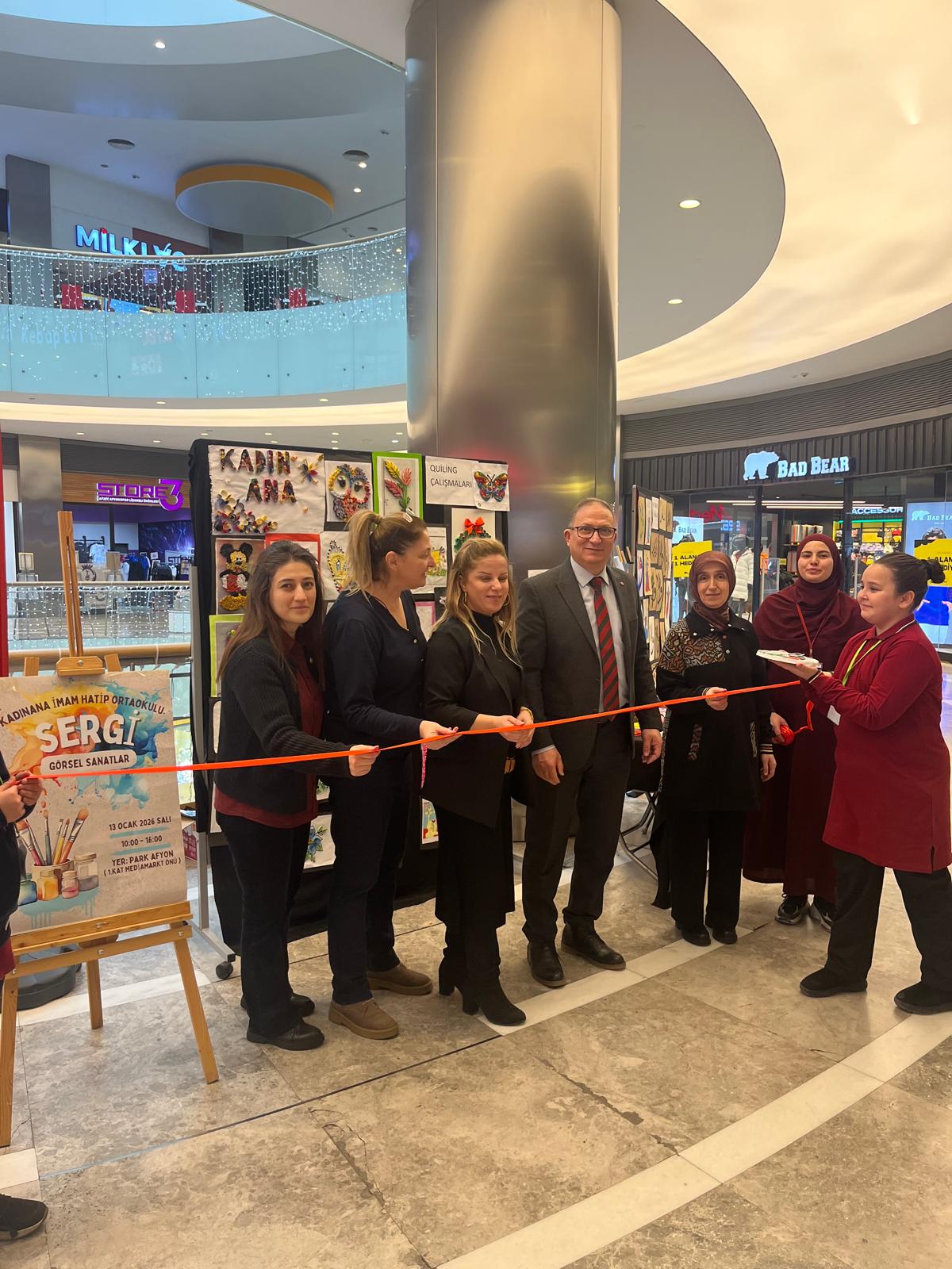 Kadınana İmam Hatip Ortaokulu’ndan Sanat Sergisi