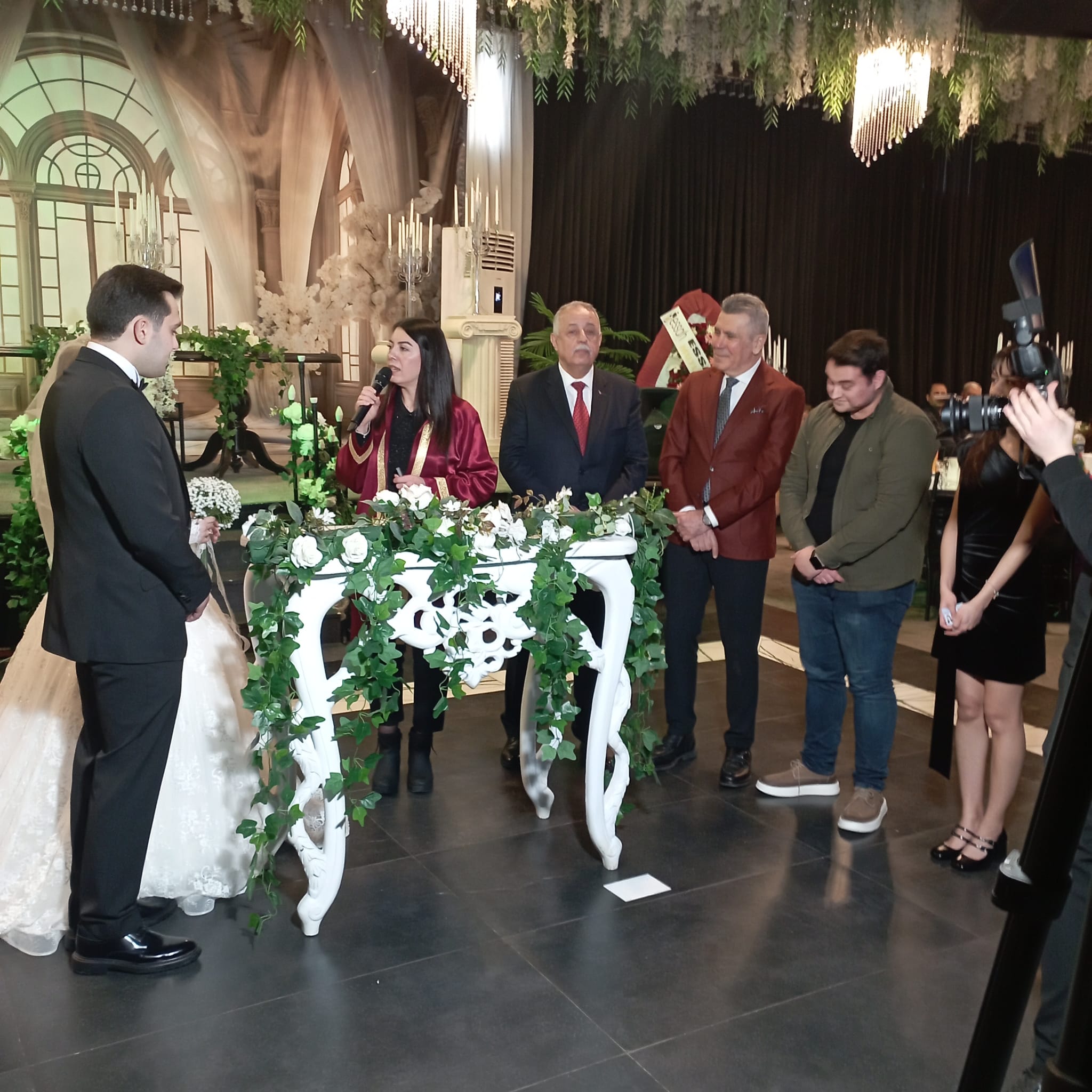 Akbel Ailesinin Mutlu Günü: Zeynep ve İhsan Dünya Evine Girdi