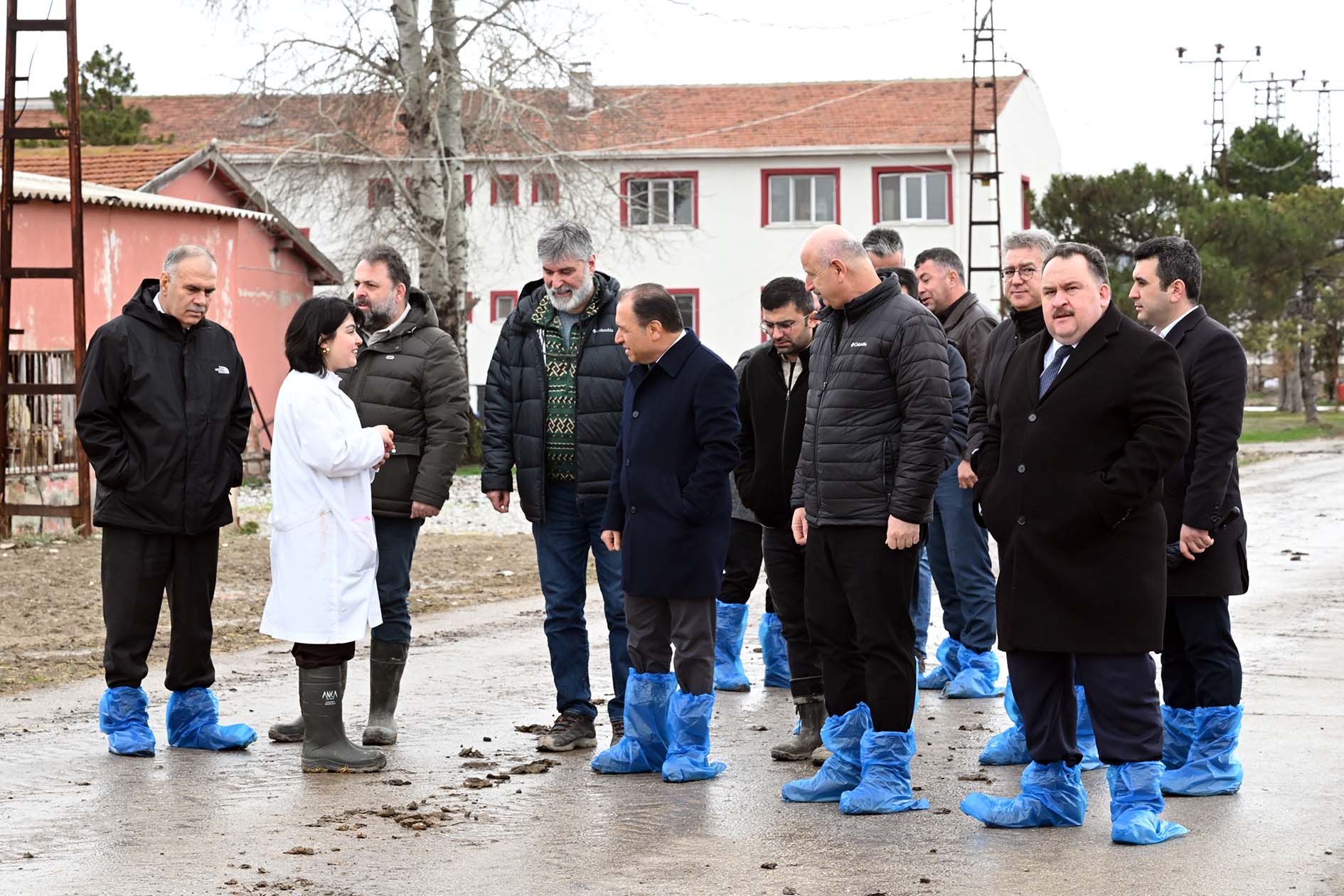 Rektör Karakaş, Araştırma ve Uygulama Çiftliğinde İncelemelerde Bulundu
