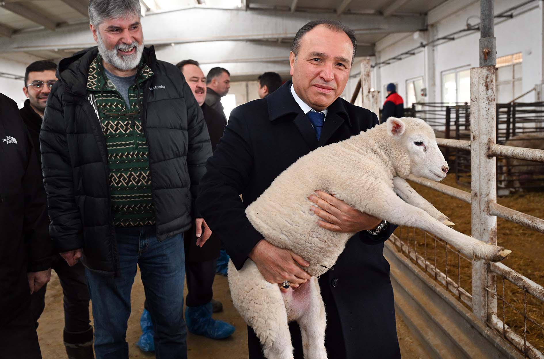 Rektör Karakaş, Araştırma ve Uygulama Çiftliğinde İncelemelerde Bulundu