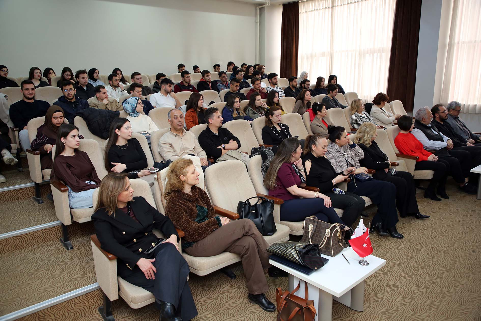 AKÜ’de Yapay Zekâ ve Geleceğin İş Dünyası Masaya Yatırıldı