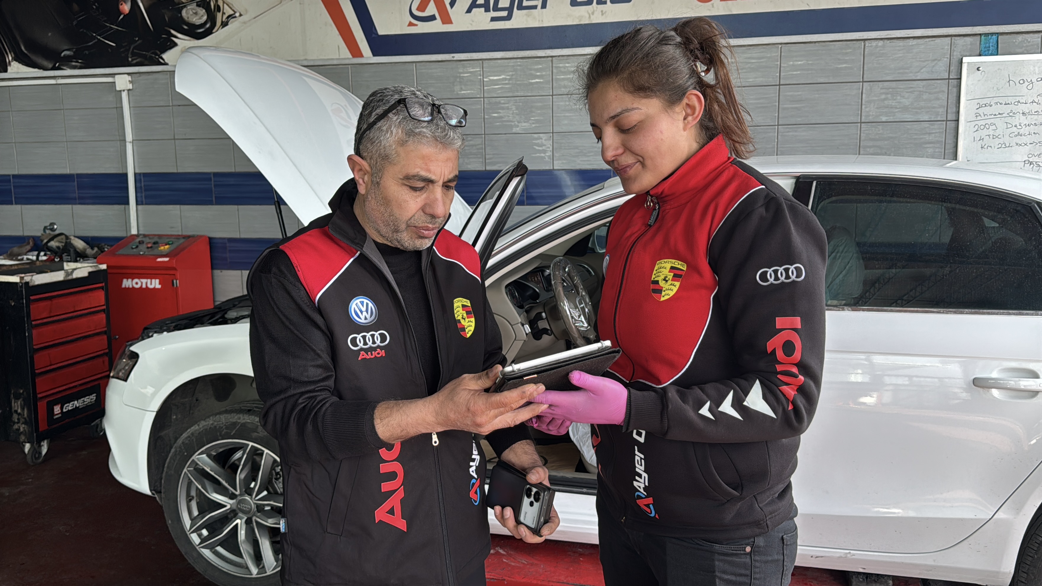 Kadının Gücü Afyon’da: "Hatice Usta" Otomobil Servisinde Araçların Bakım Ve Tamirini Yapıyor