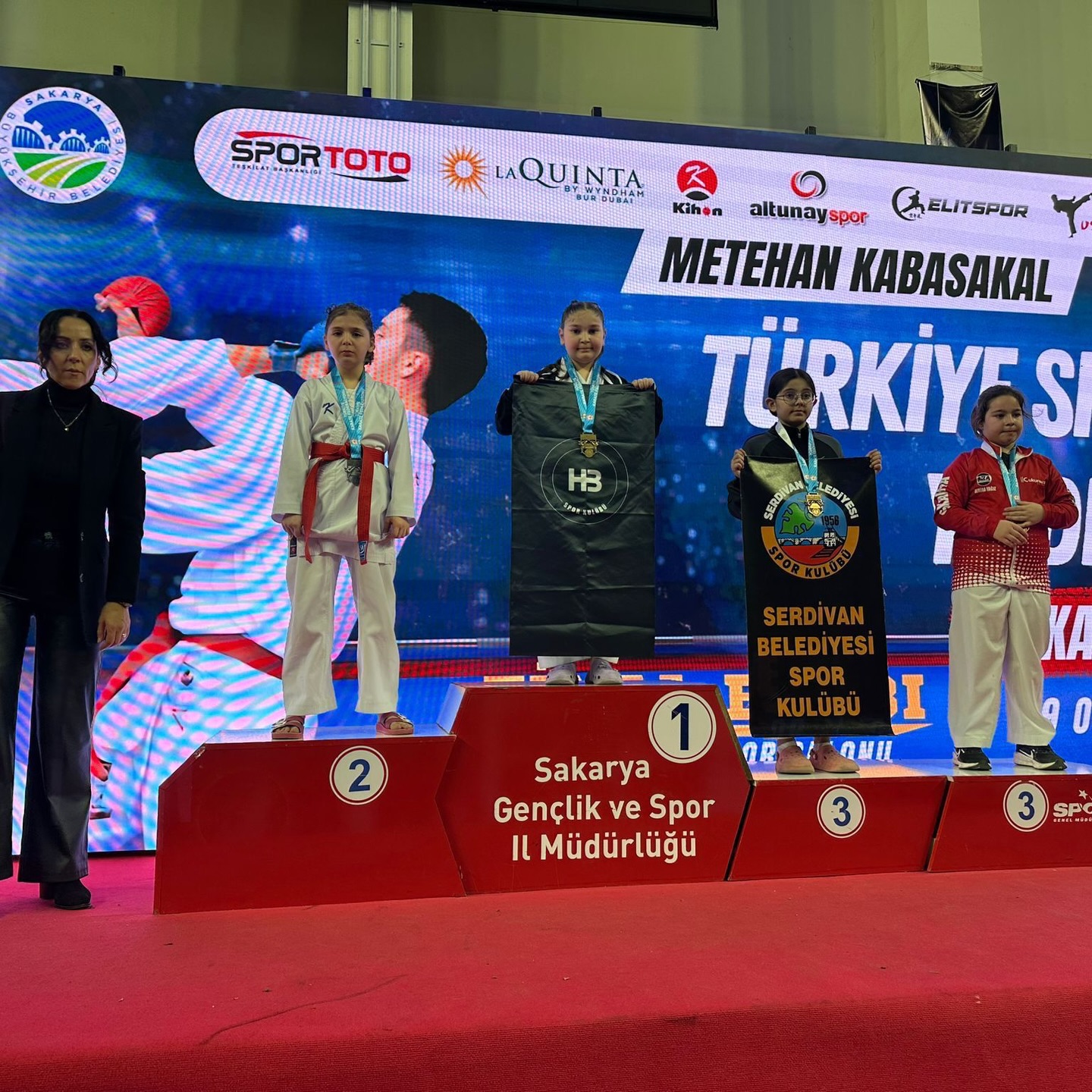Afyonkarahisarlı Karatecilerden Türkiye Finalinde 12 Madalya
