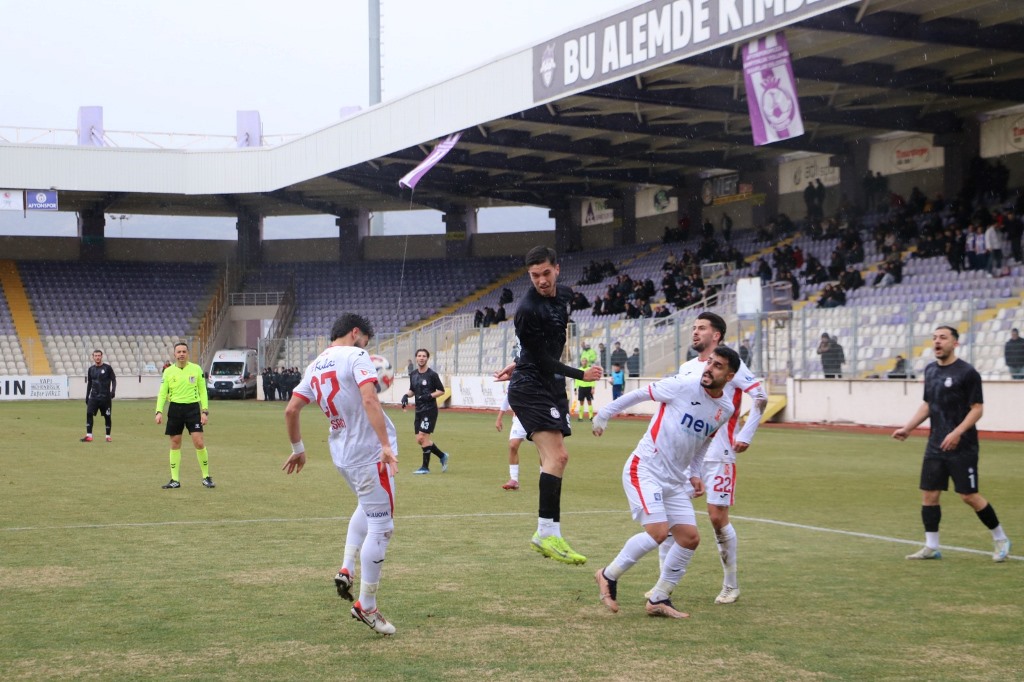 Afyonspor Balıkesirspor’a Boyun Eğdi