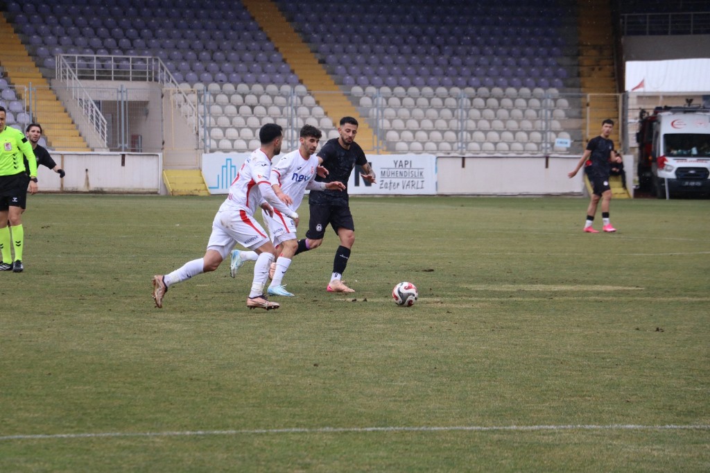 Afyonspor Balıkesirspor’a Boyun Eğdi