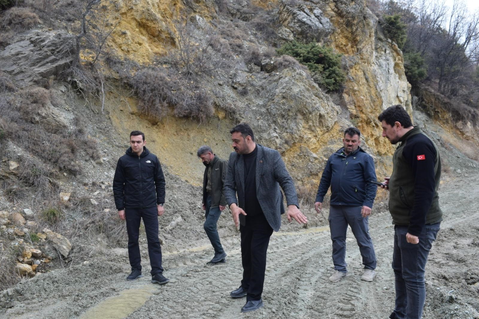 Sultandağı’nda Heyelan Paniği: Baraj Taştı, Toprak Kaydı