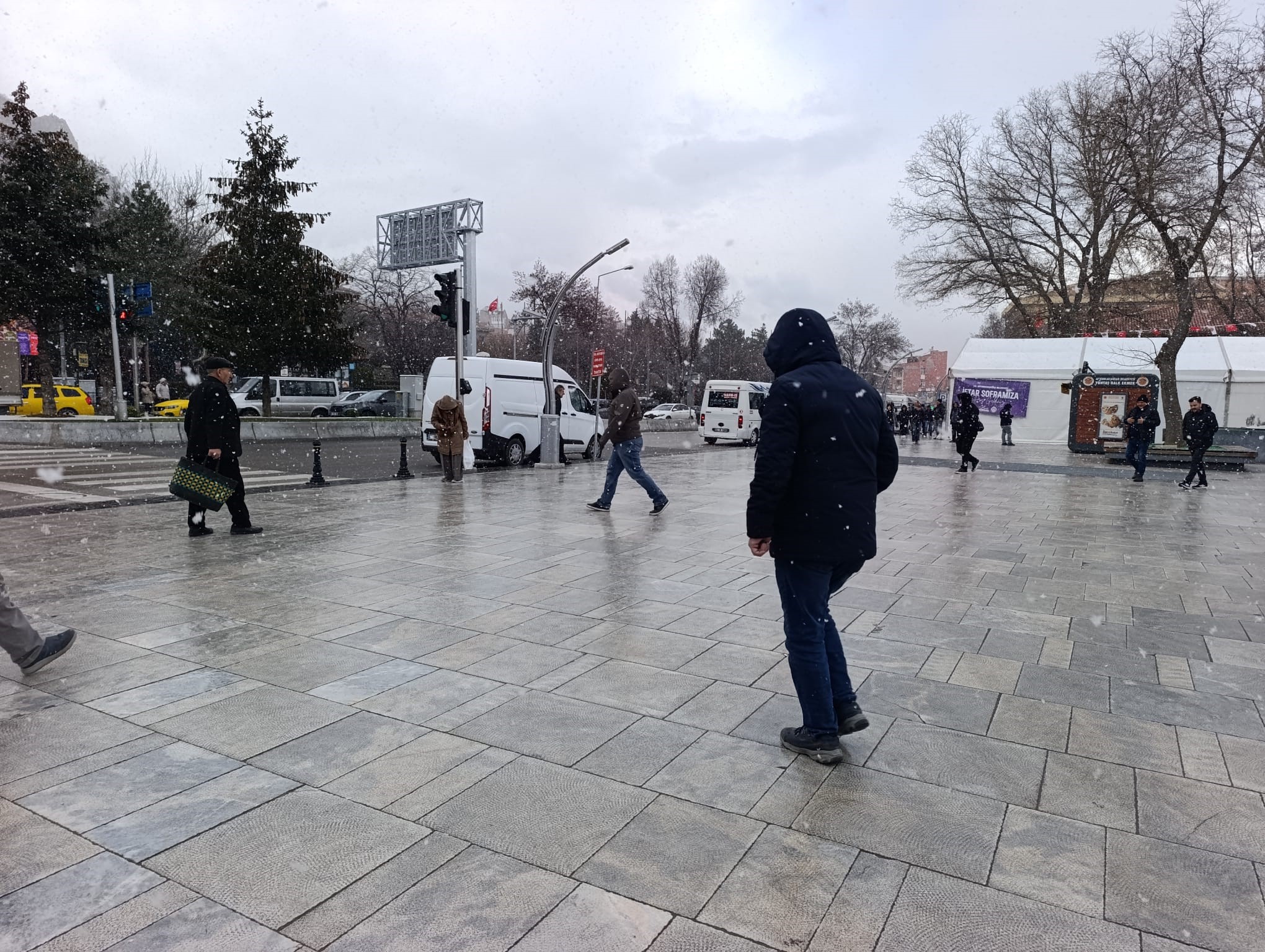 Afyonkarahisar’da Beklenen Kar Yağışı Başladı