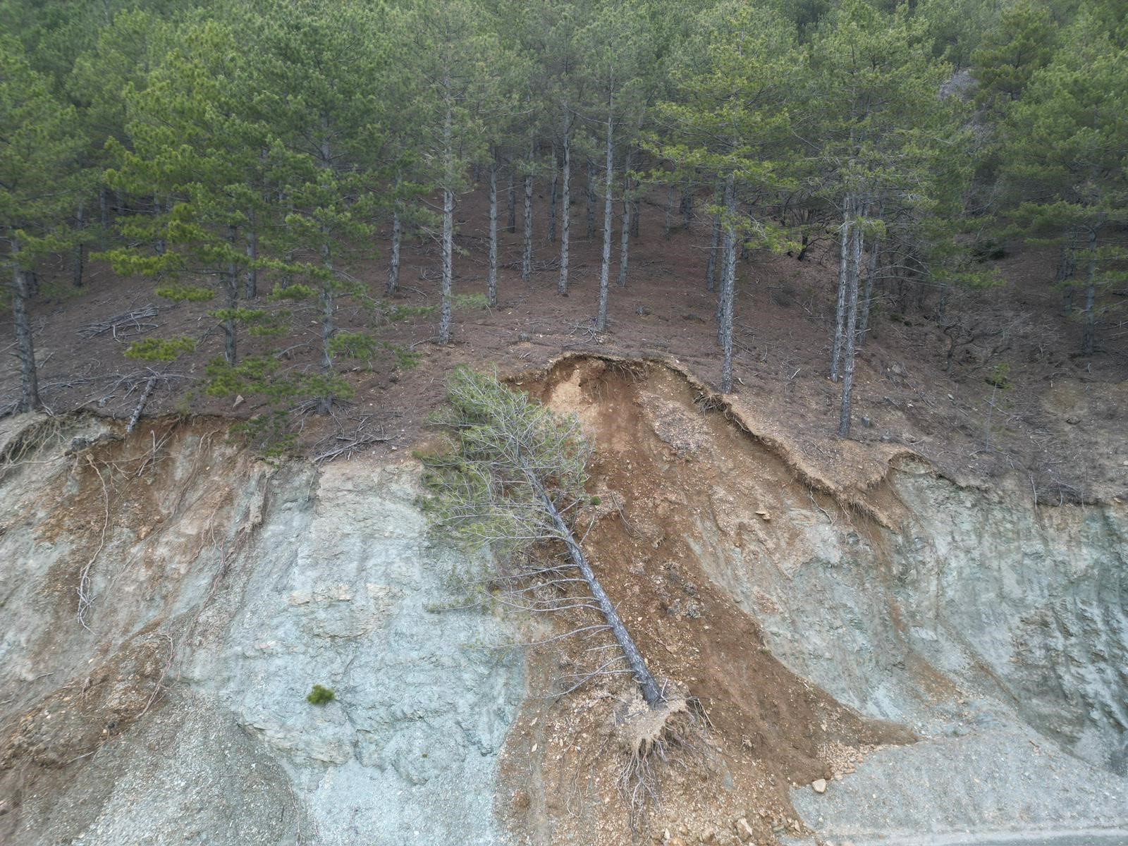 Doğancık Barajı Çevresinde Heyelan: Giriş-Çıkışlar Yasaklandı