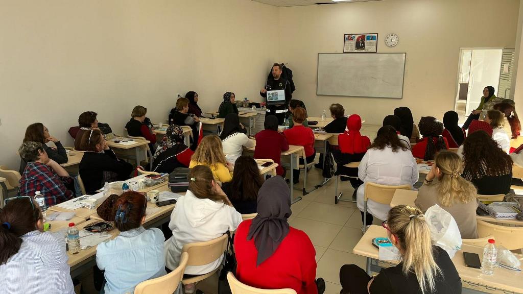 Emniyet, Vatandaşları Bilgilendirdi