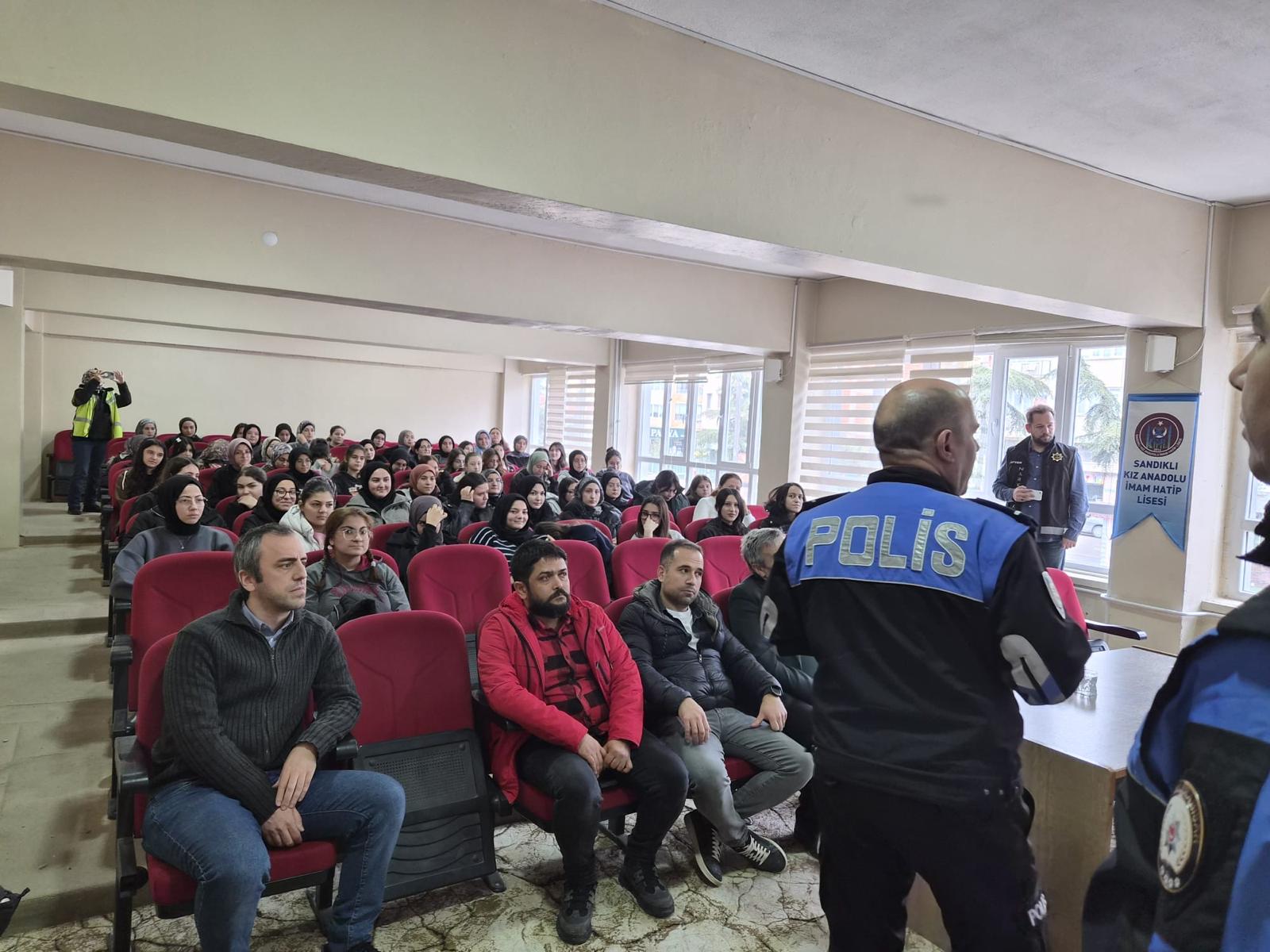 Emniyetten Sandıklı’da Okullara Güvenlik ve Farkındalık Çalışması