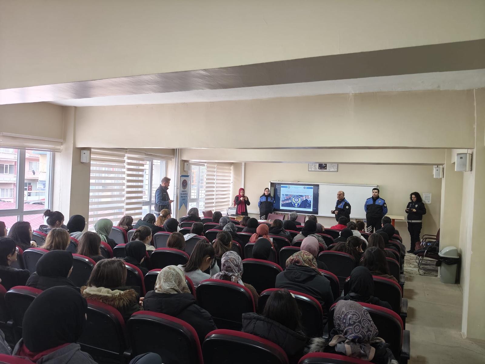 Emniyetten Sandıklı’da Okullara Güvenlik ve Farkındalık Çalışması