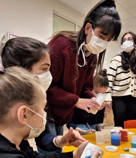 GSB Yurdu Öğrencilerinden AFSÜ Onkoloji Bölümü'ne Anlamlı Ziyaret