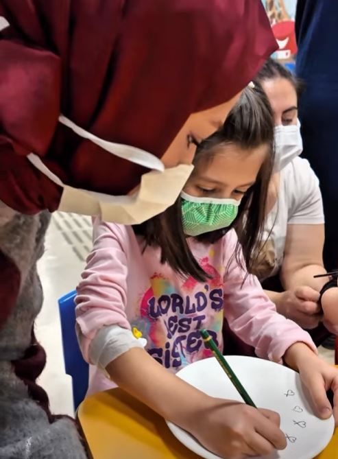 GSB Yurdu Öğrencilerinden AFSÜ Onkoloji Bölümü'ne Anlamlı Ziyaret