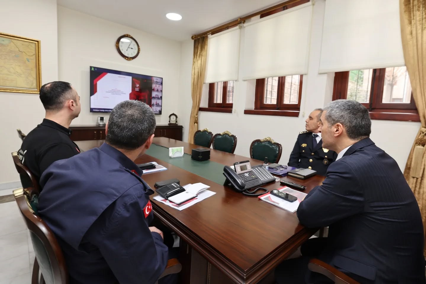 Bölge Valilerinden Düzensiz Göç Mesaisi
