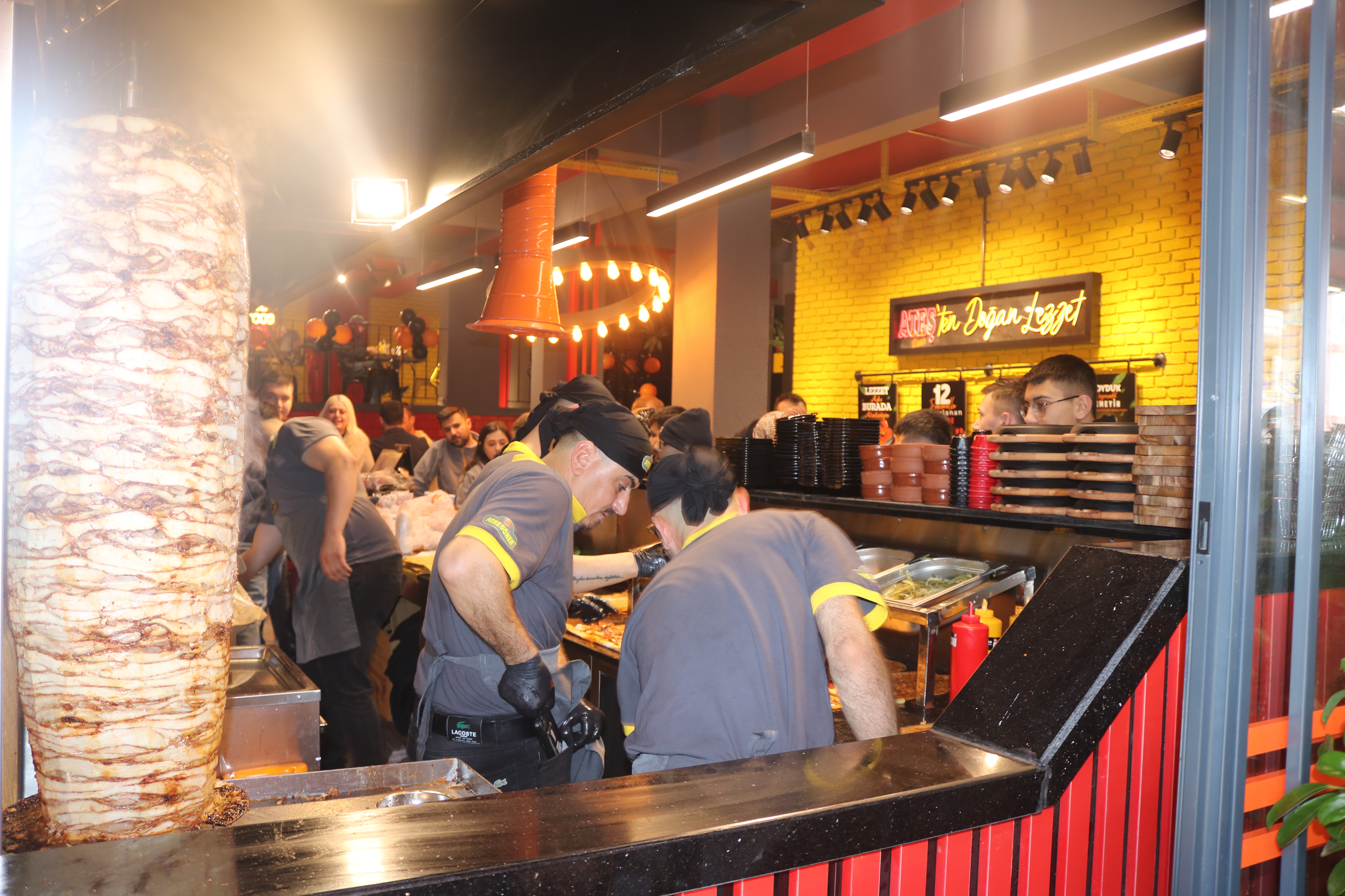 Afyonkarahisar'da Yeni Lezzet Noktası: Ateş Döner Açıldı