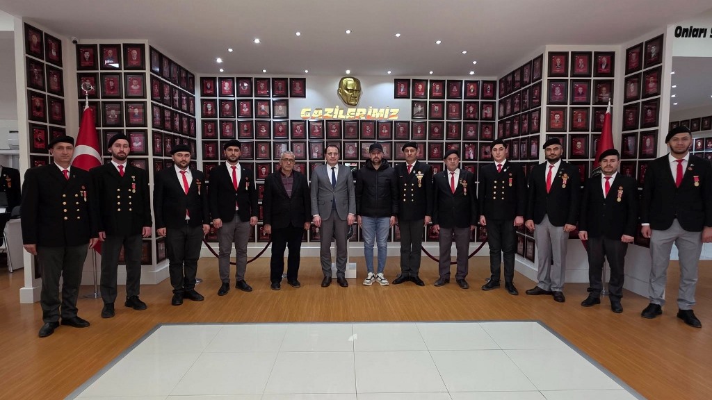 Kaymakamlardan Şehit Aileleri Ve Gazilere Anlamlı Ziyaret