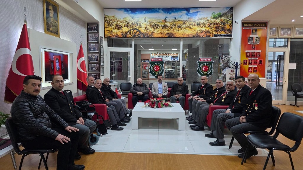 Kaymakamlardan Şehit Aileleri Ve Gazilere Anlamlı Ziyaret