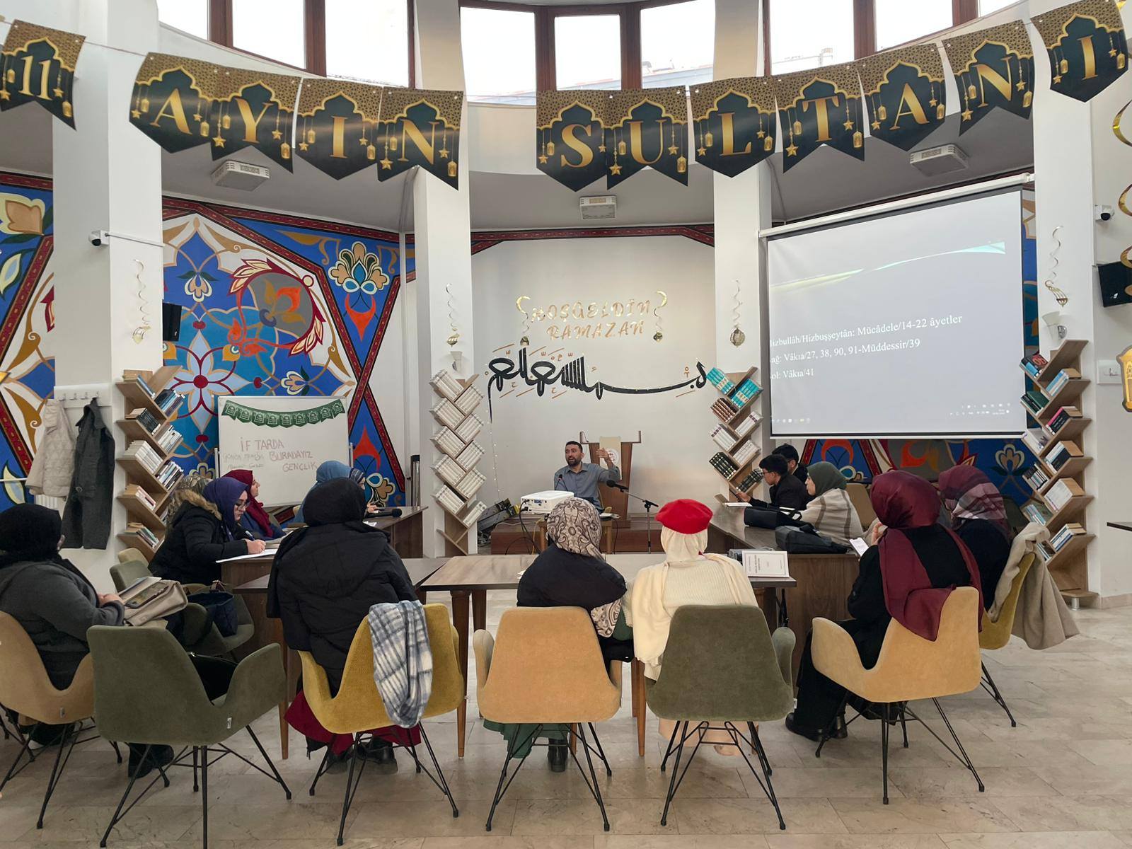 Müslüman kimliği inşa etme üzerine kitap tahlili gerçekleştirildi