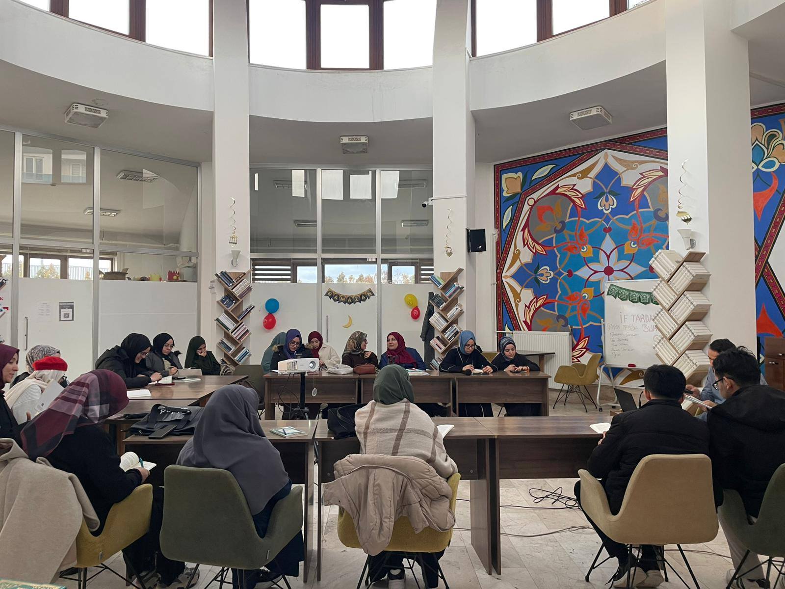 Müslüman kimliği inşa etme üzerine kitap tahlili gerçekleştirildi